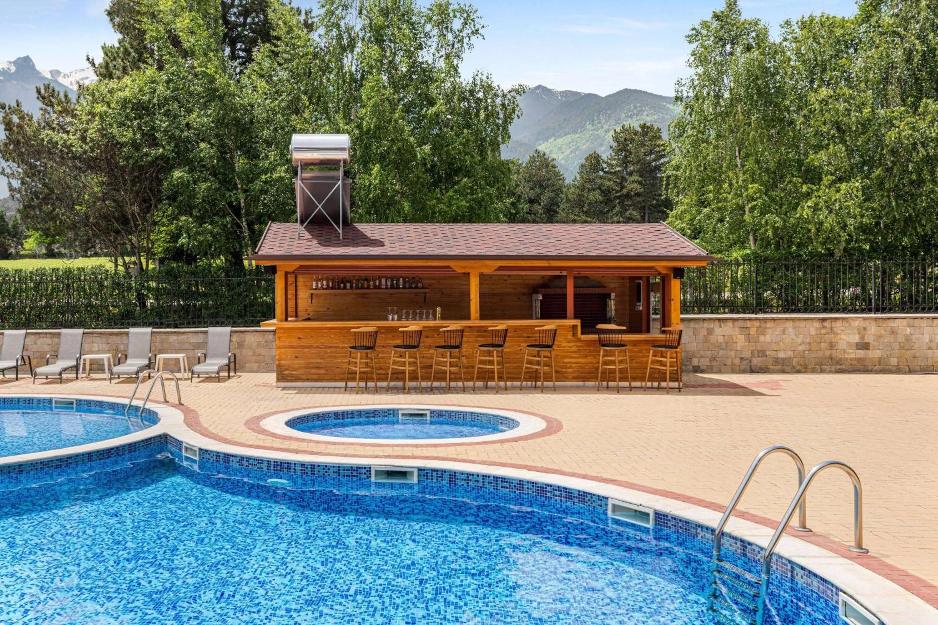 Lounge or bar in The Balkan Jewel Resort, Trademark Collection by Wyndham