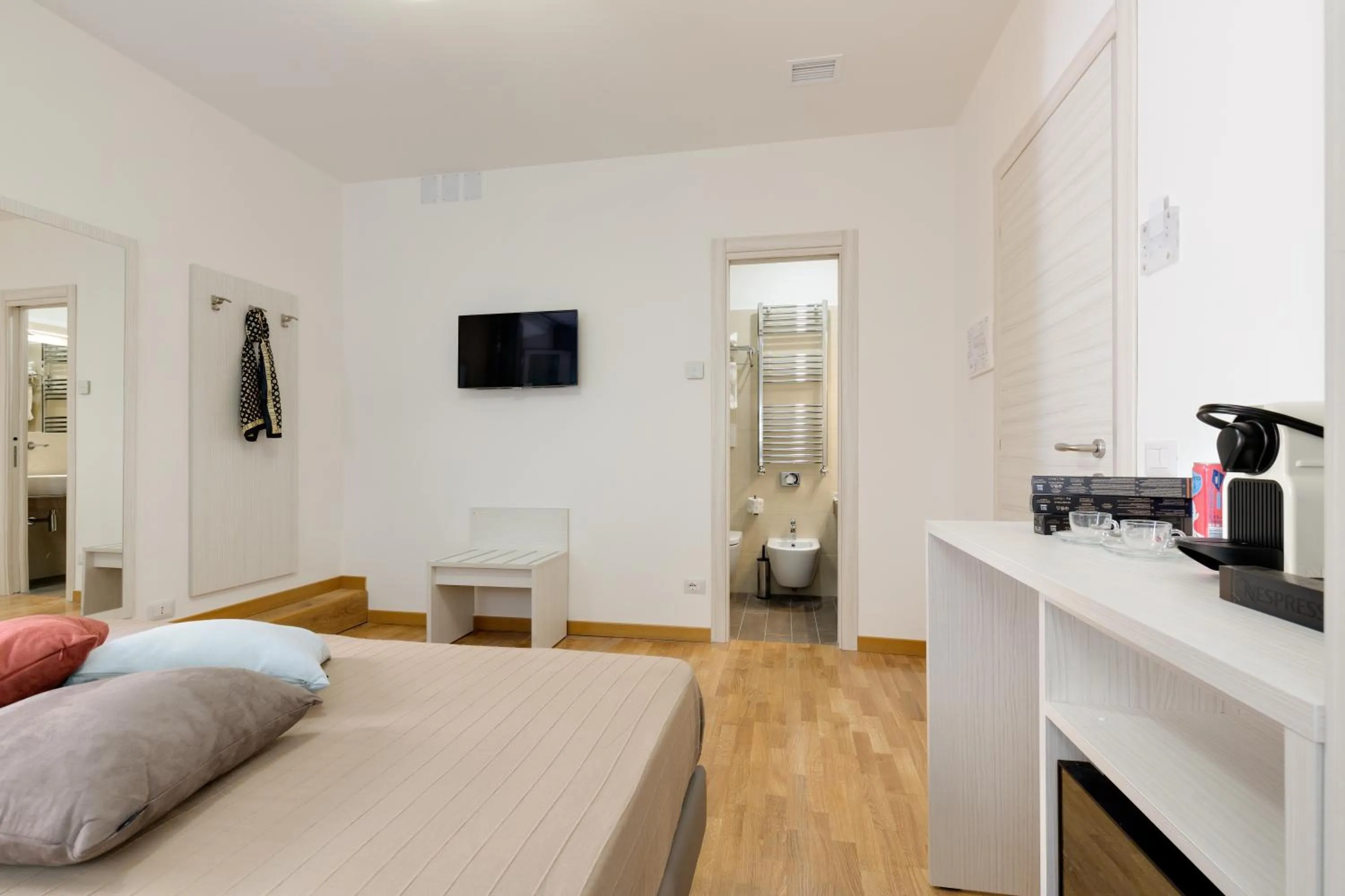 TV and multimedia, Bed in Dolce Luxury Rooms