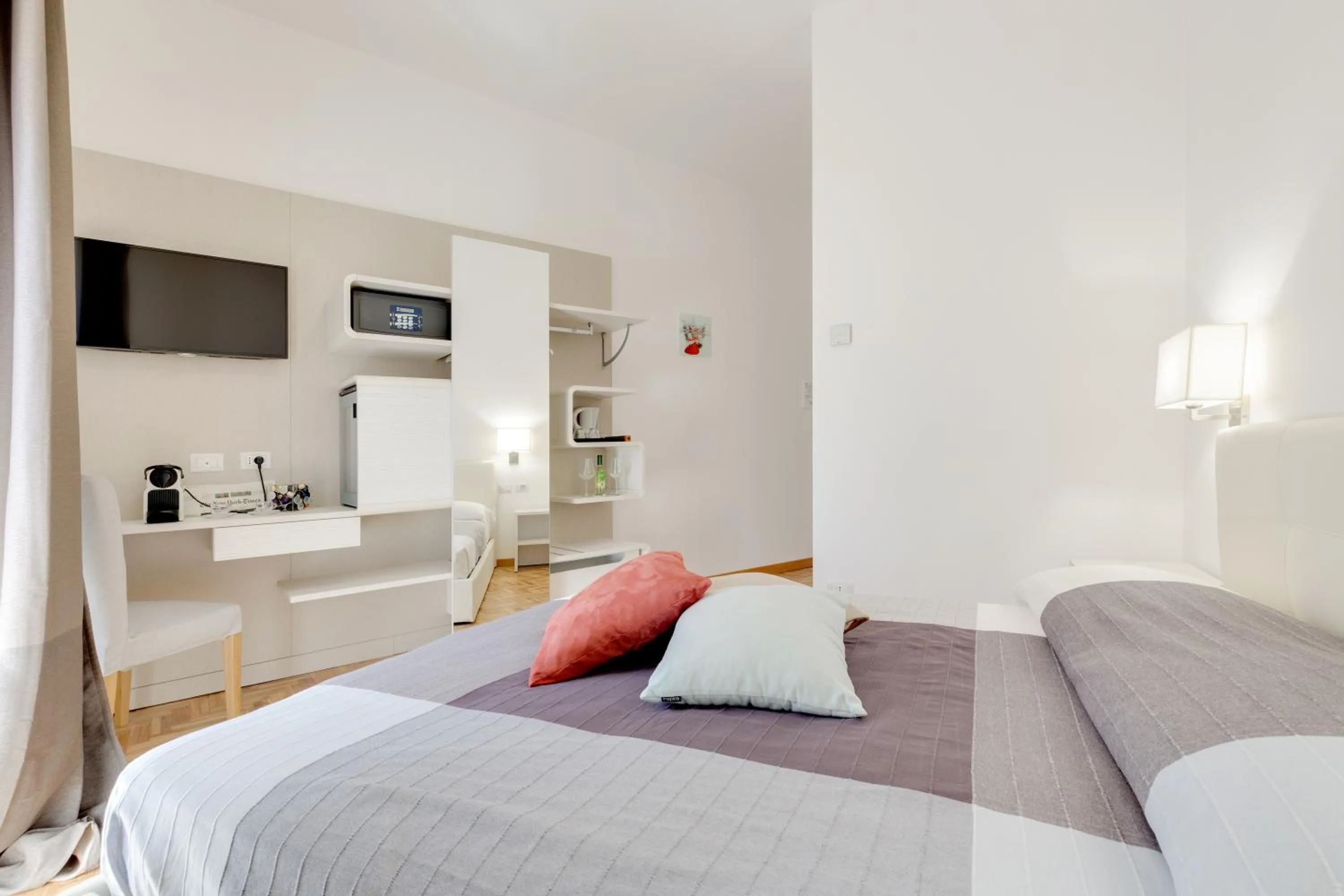 TV and multimedia, Bed in Dolce Luxury Rooms