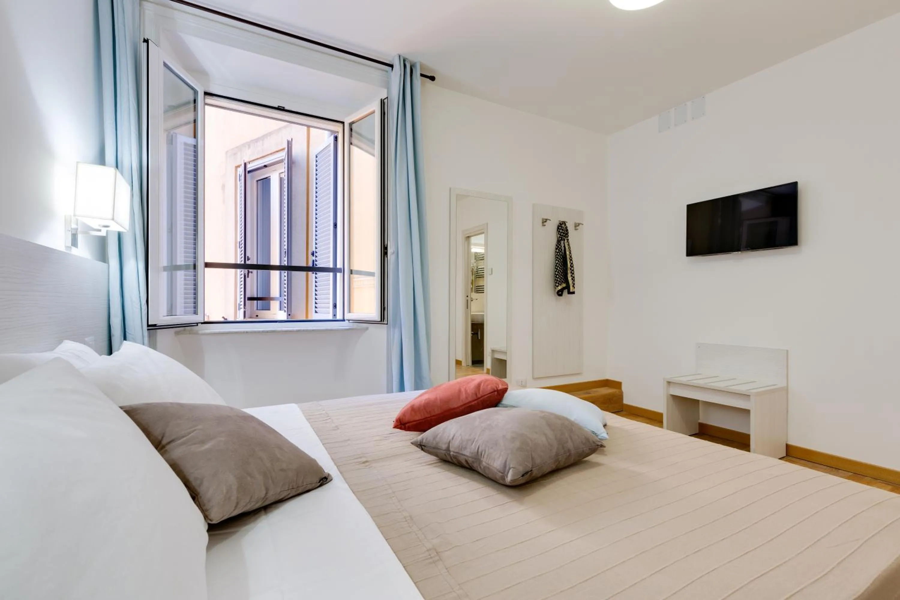 Photo of the whole room, Bed in Dolce Luxury Rooms