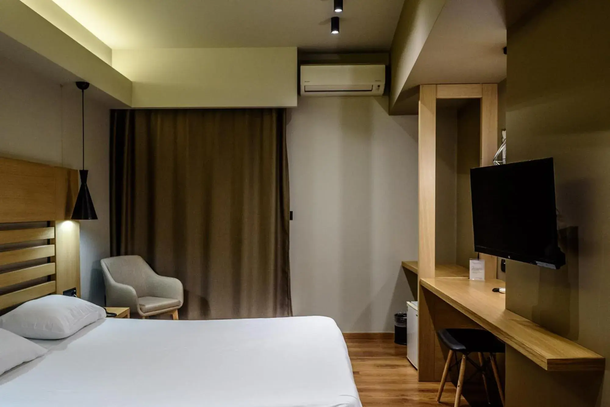 Bedroom, Bed in Agamemnon Hotel Bedroom, Bed in Agamemnon Hotel