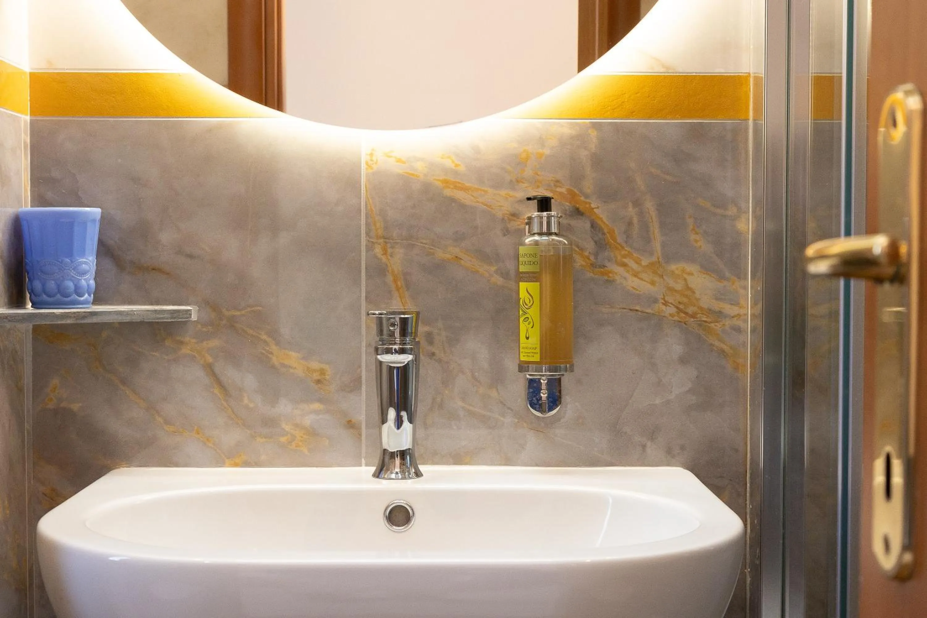 Bathroom in Rome To Stay