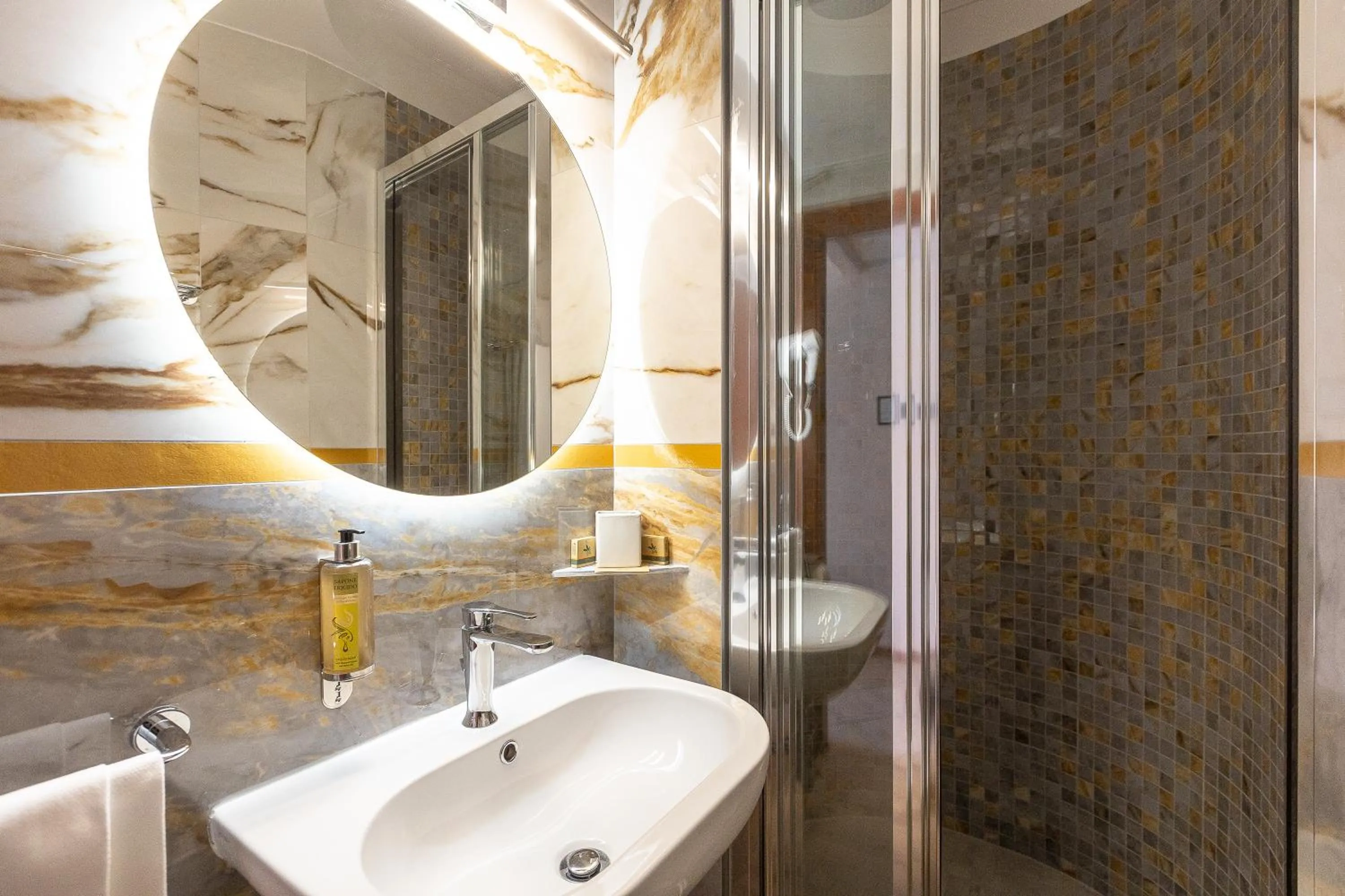 Bathroom in Rome To Stay