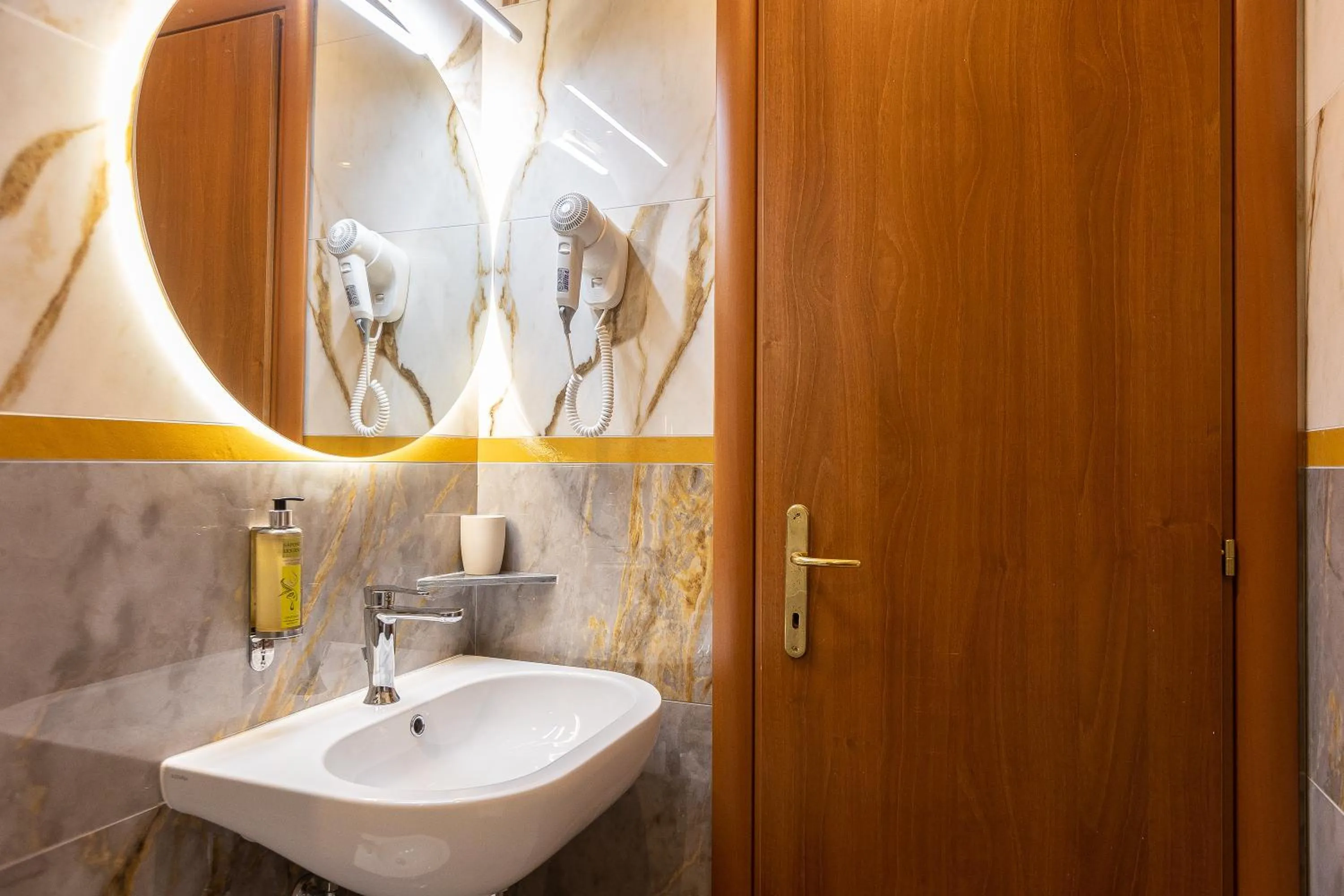 Bathroom in Rome To Stay