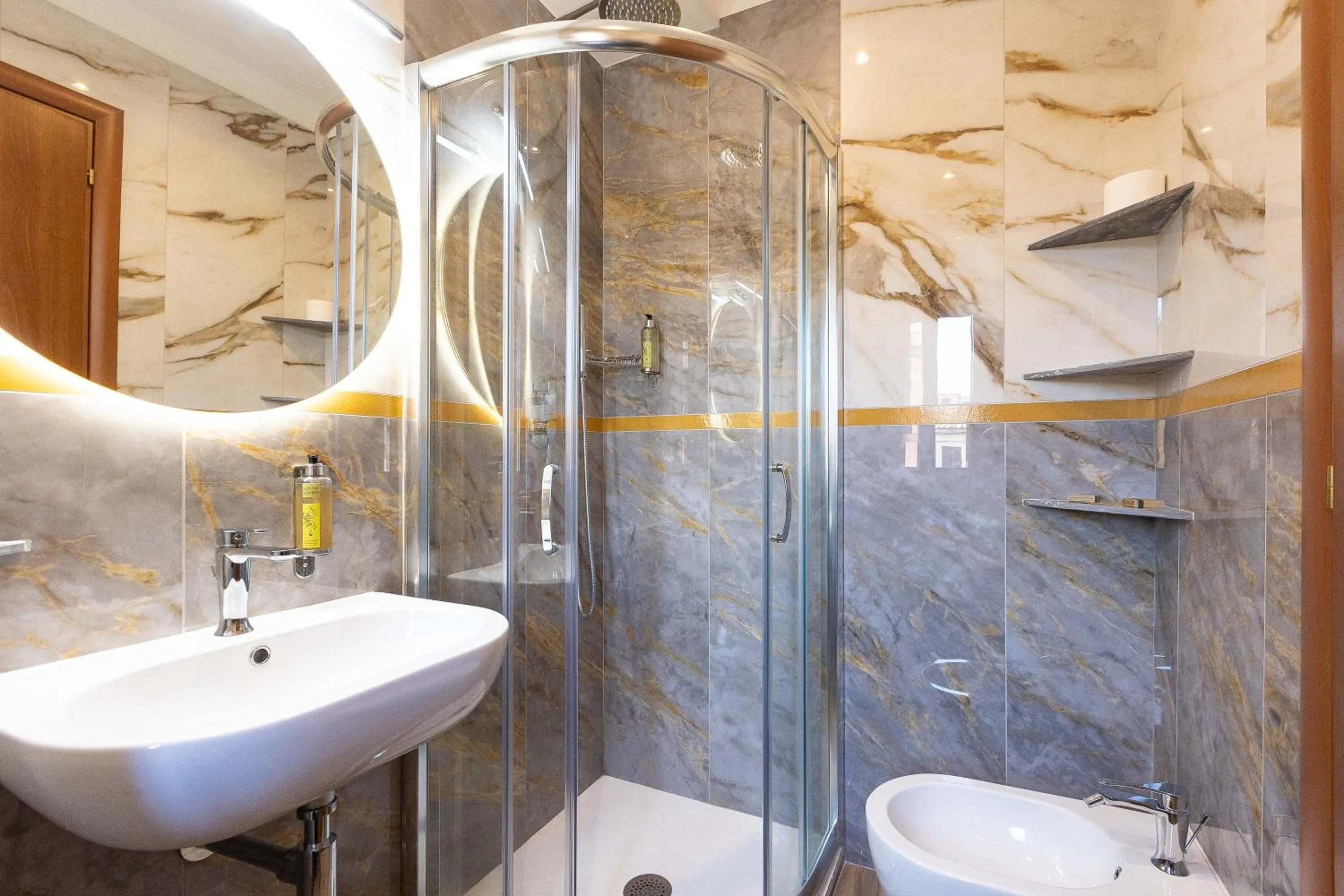 Bathroom in Rome To Stay
