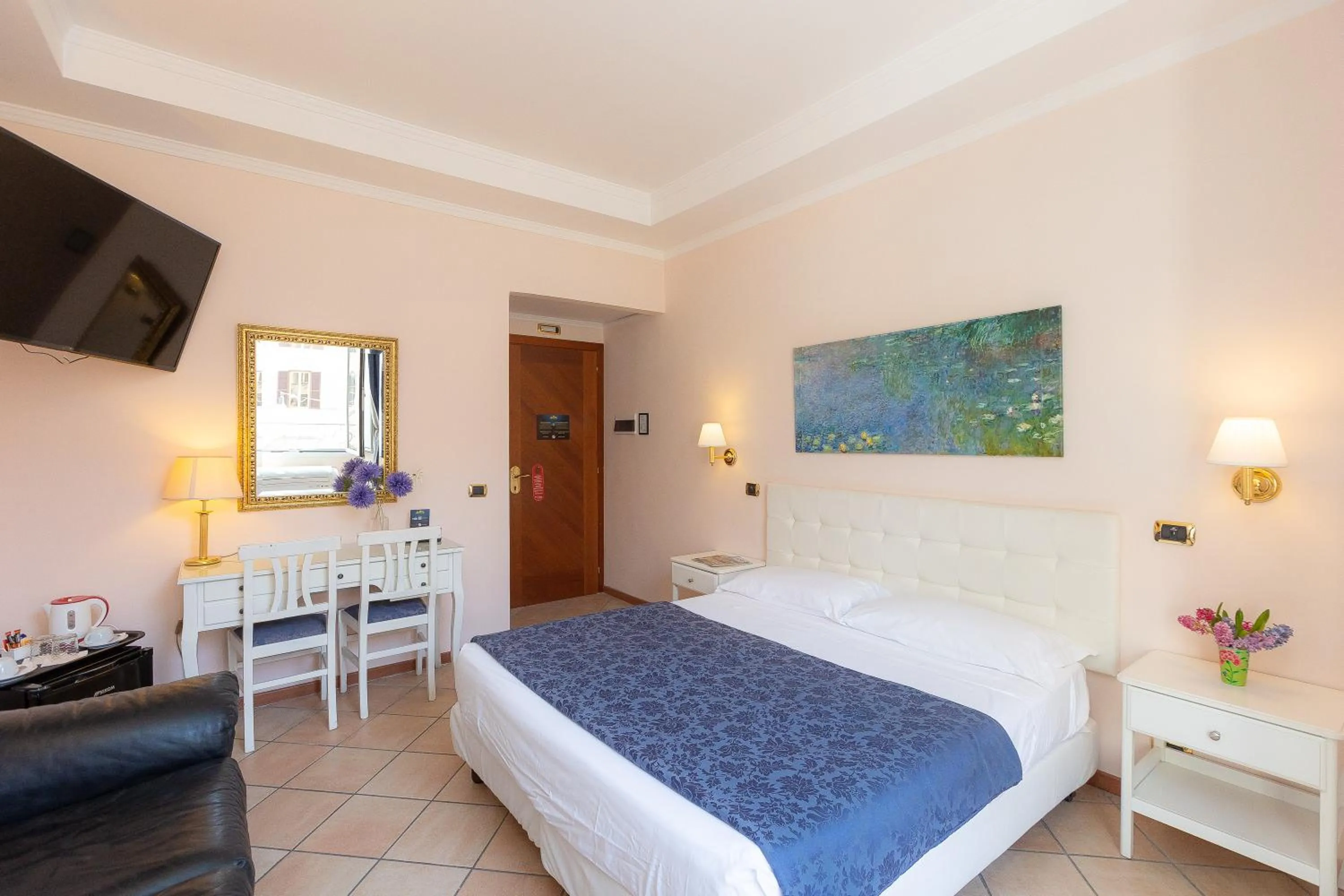 Photo of the whole room, Bed in Rome To Stay