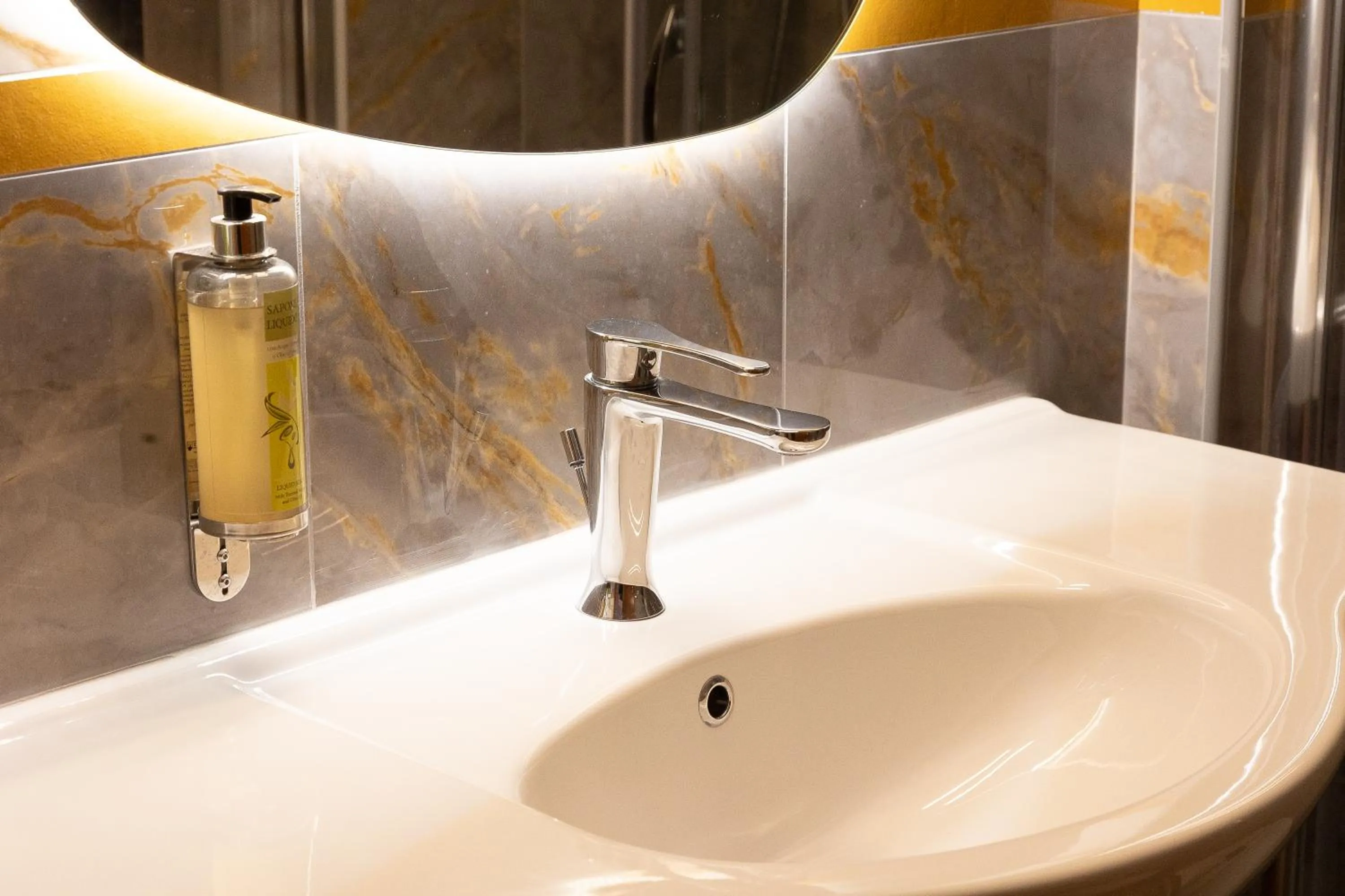 Bathroom in Rome To Stay