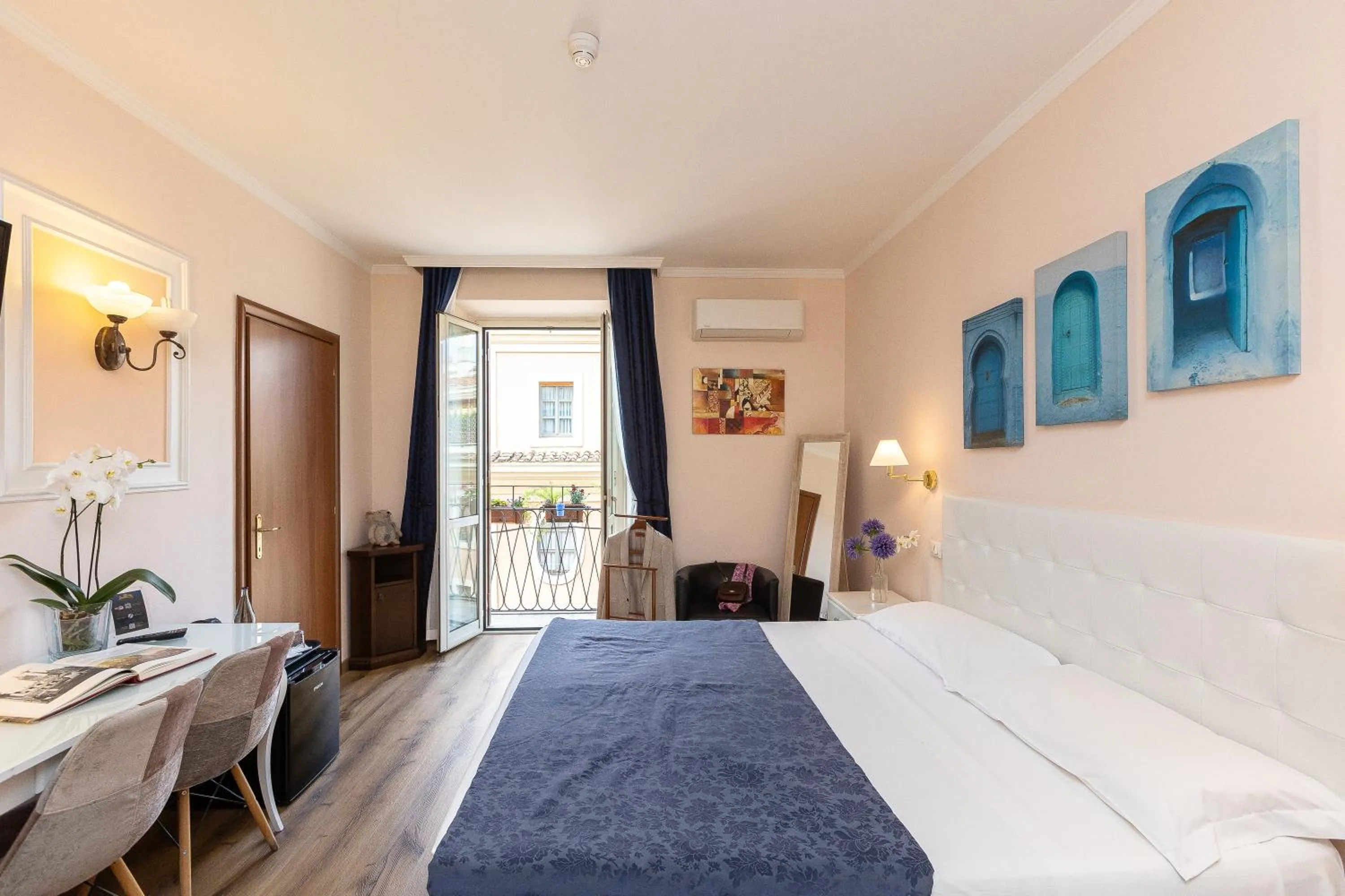 Photo of the whole room, Bed in Rome To Stay