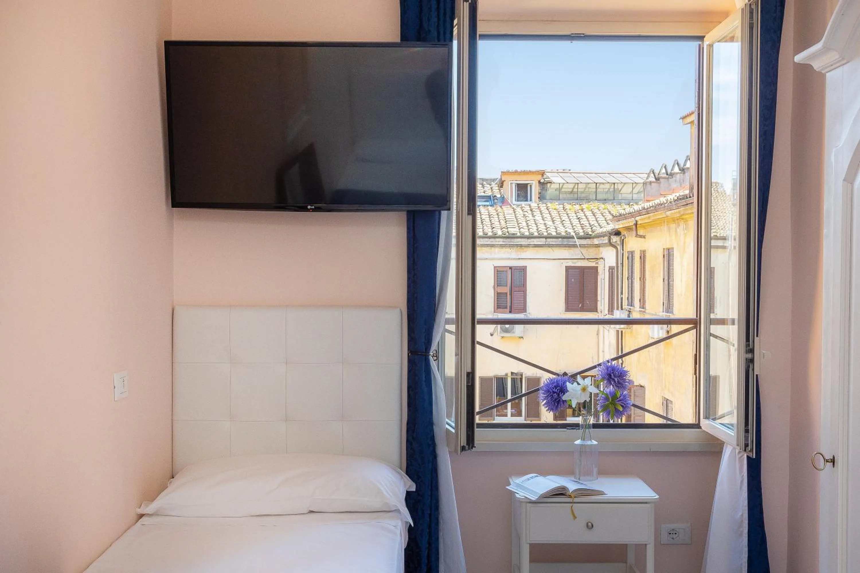 TV and multimedia, Bed in Rome To Stay