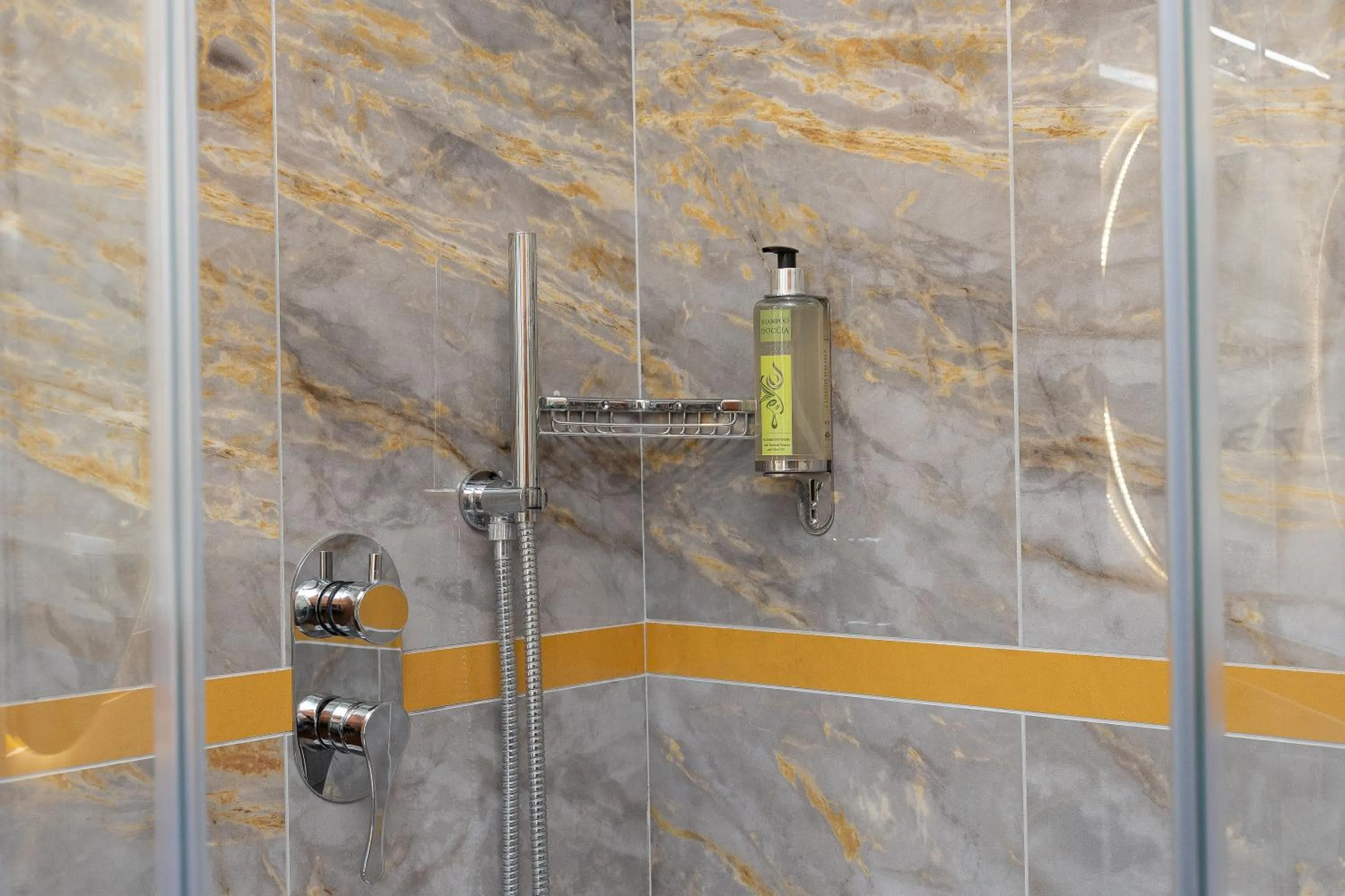 Shower in Rome To Stay