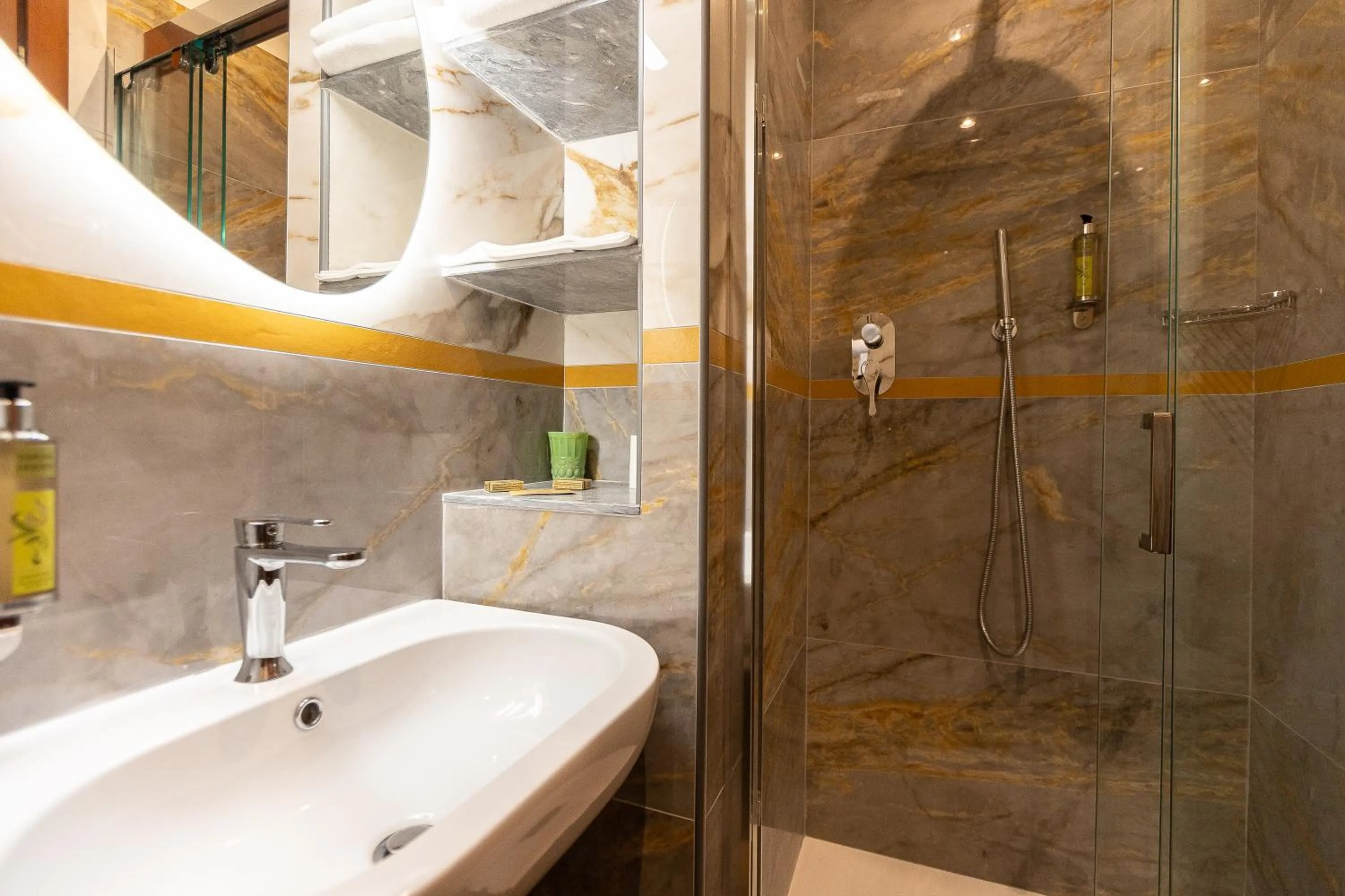 Shower in Rome To Stay