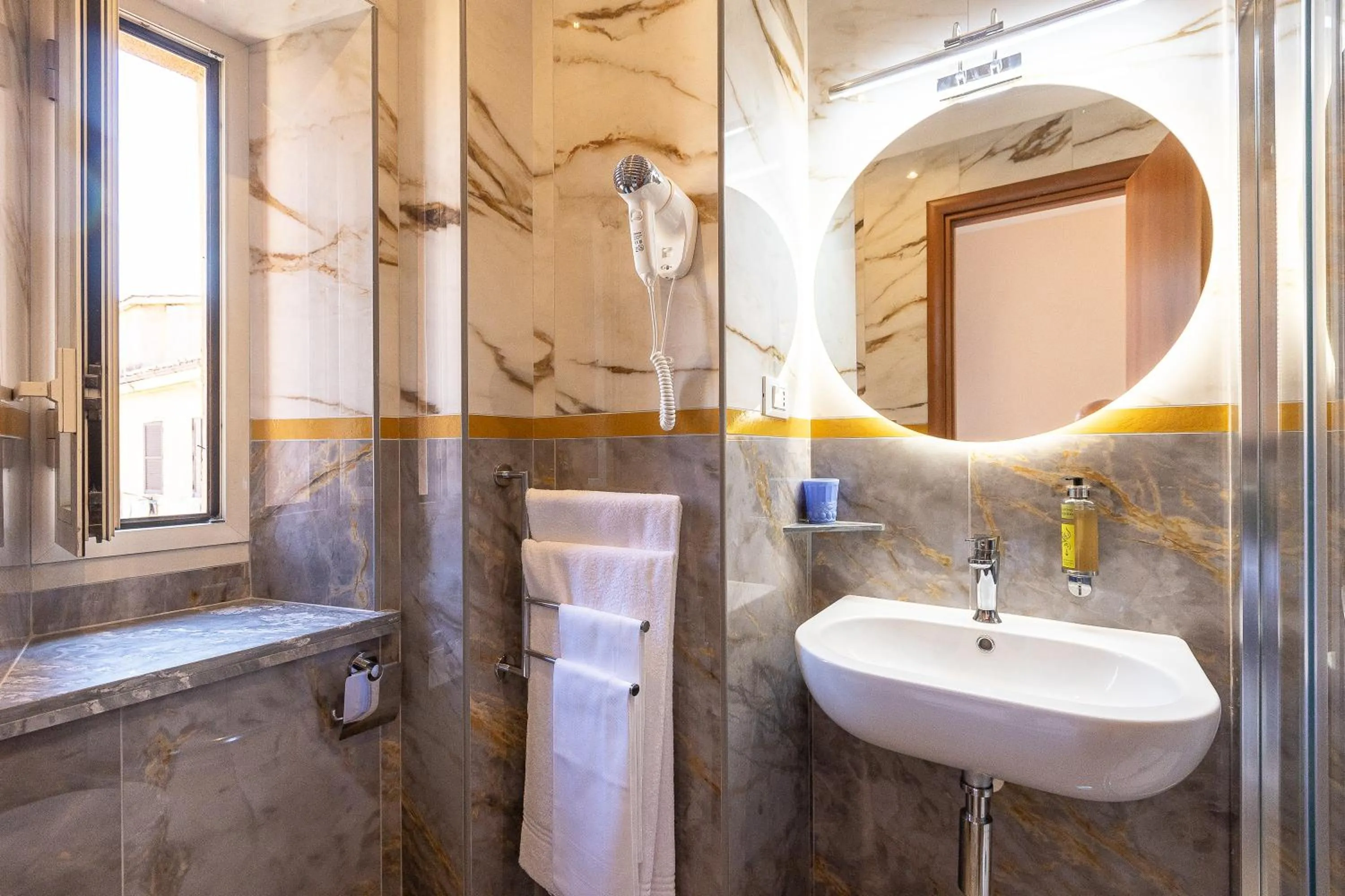 Bathroom in Rome To Stay