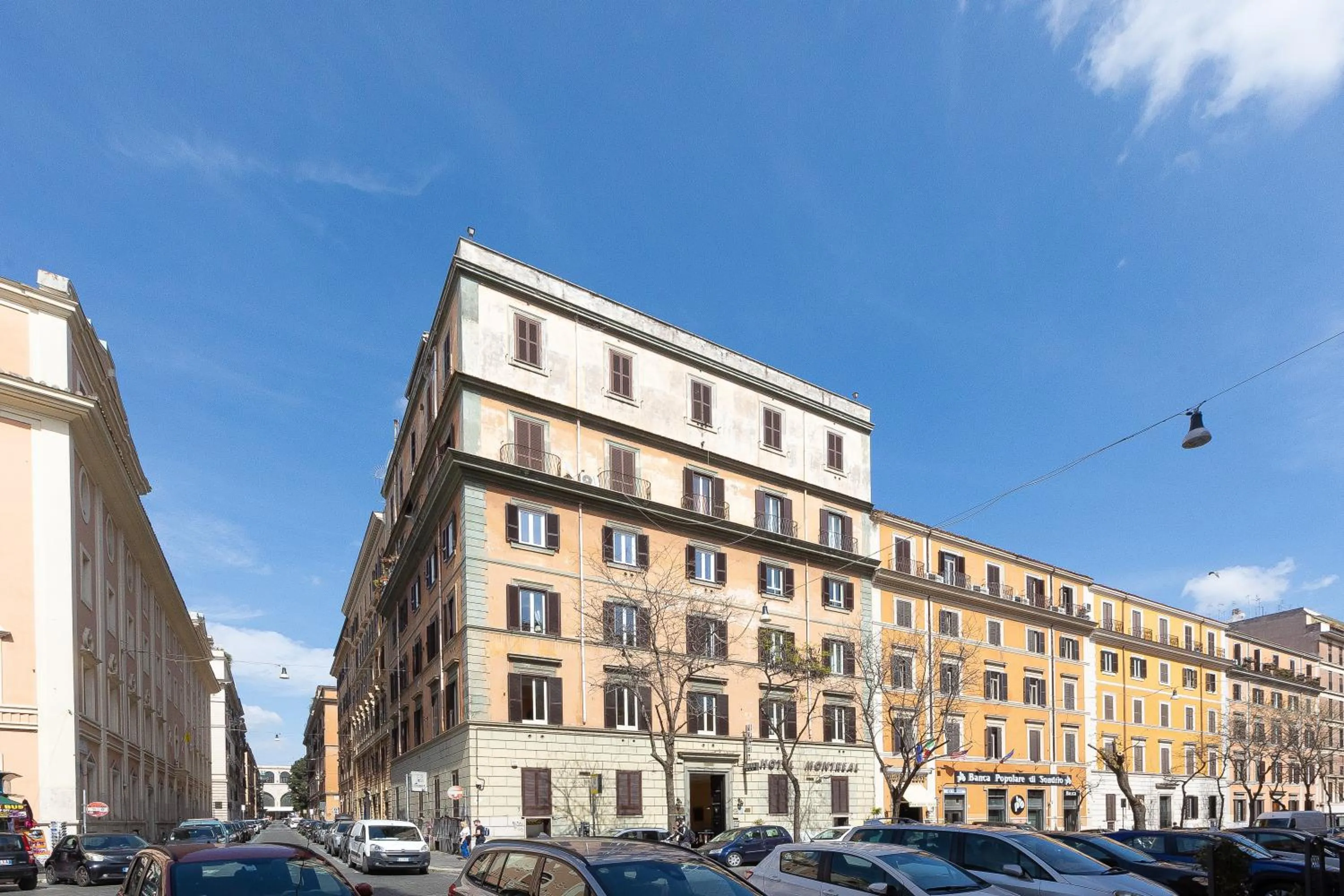 Property building in Rome To Stay