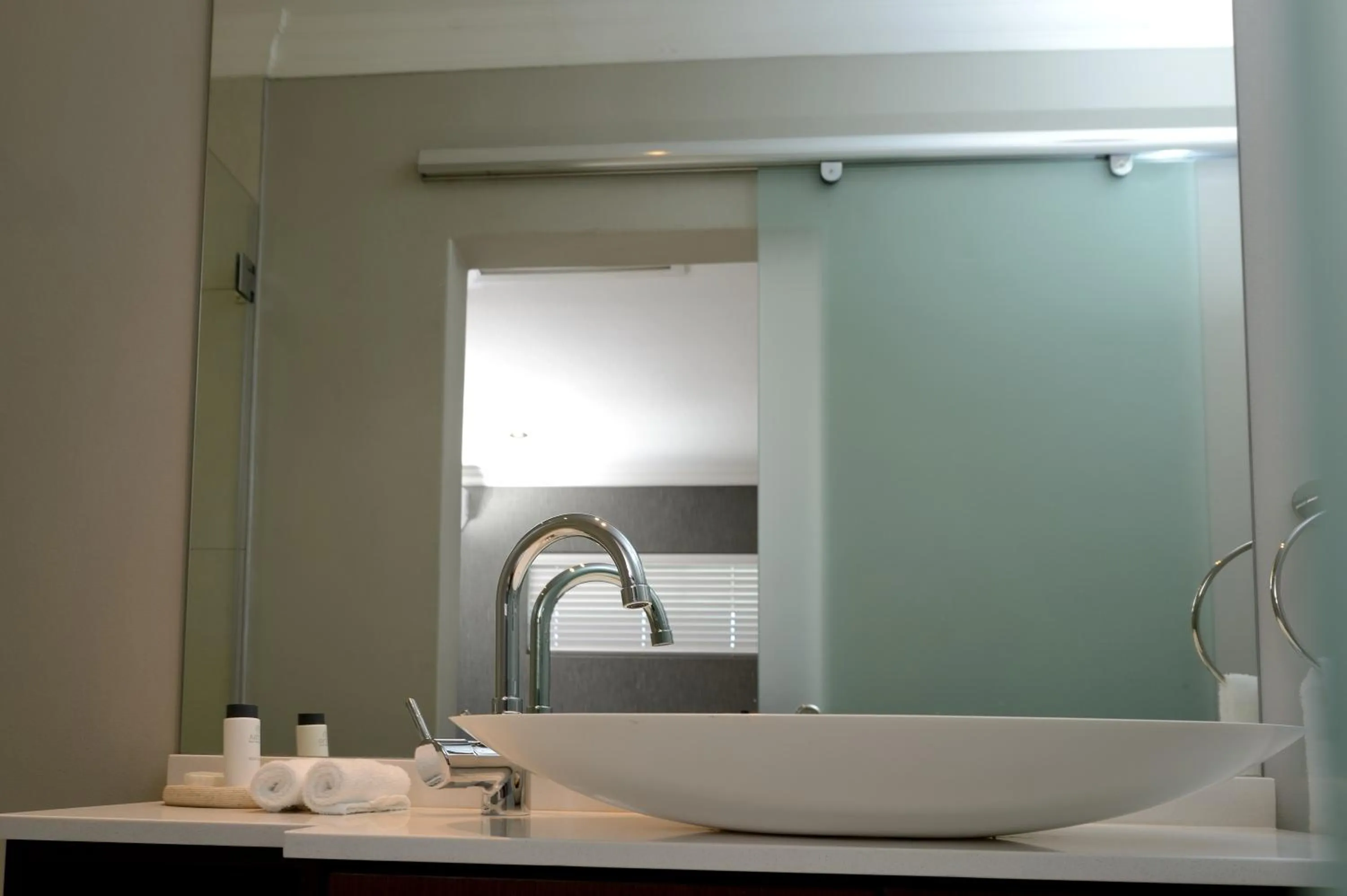 Shower in Grand Blue D