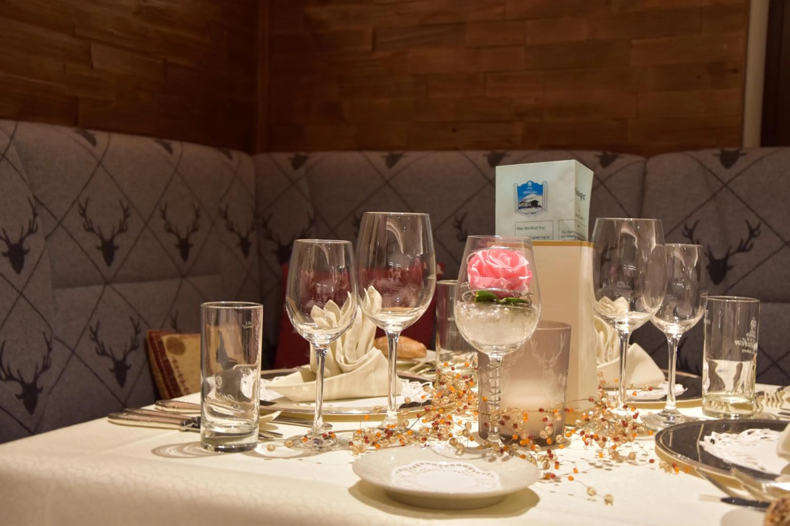 Restaurant/places to eat in Hotel Jagdhaus Monzabon