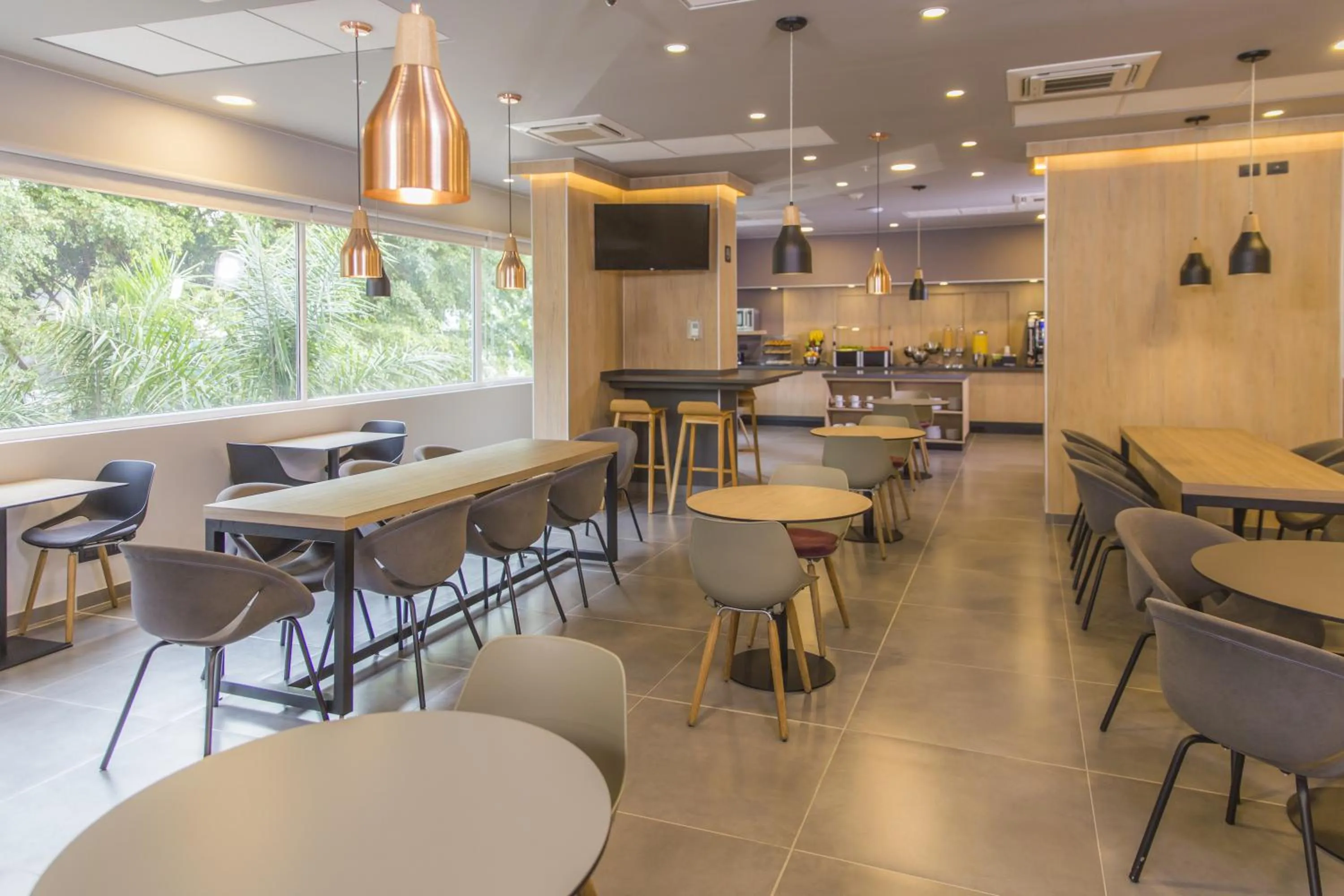 Restaurant/places to eat in City Express Plus by Marriott Medellín Colombia