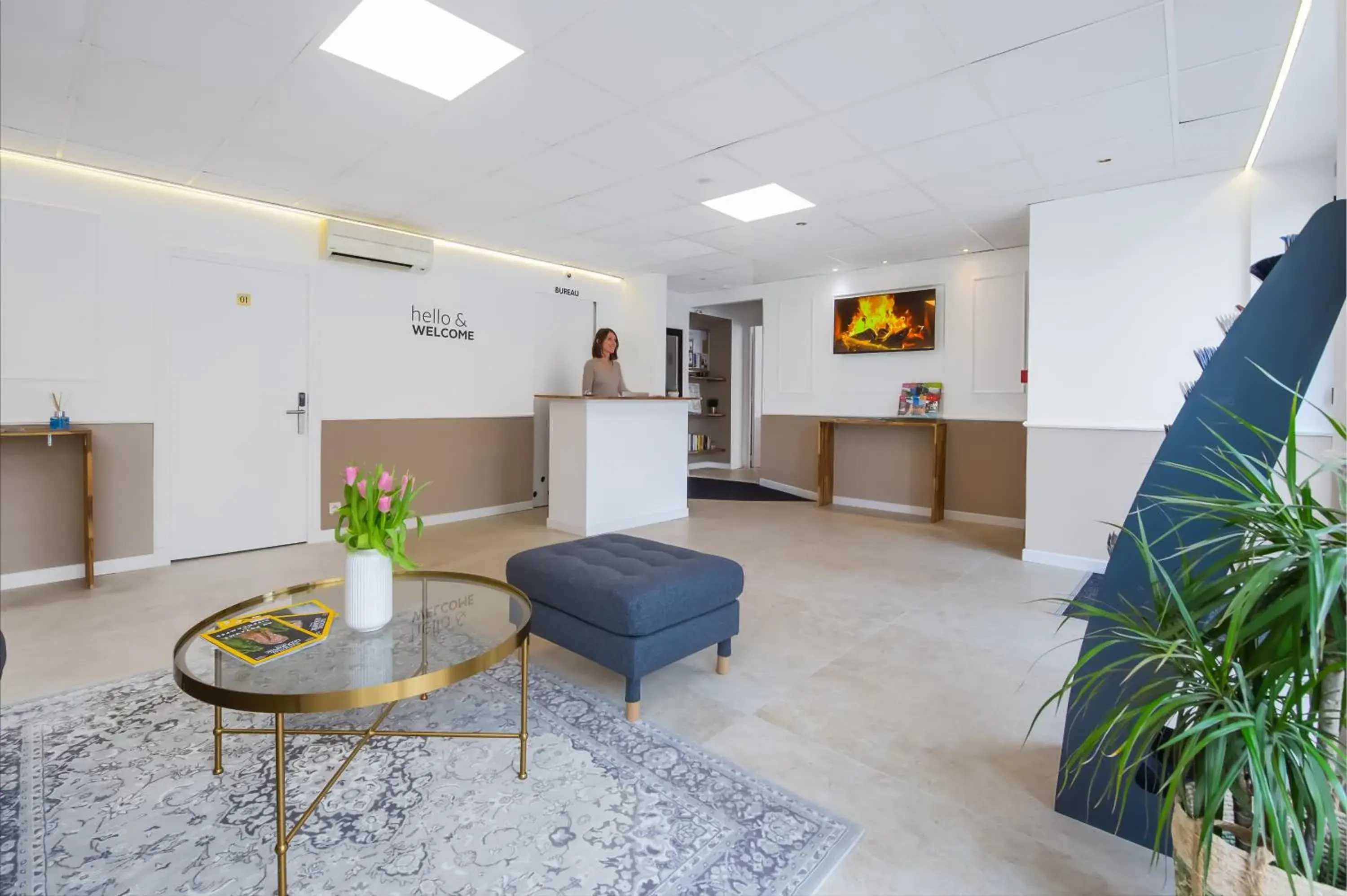 Lobby or reception in Hotel Parisien Lobby or reception in Hotel Parisien