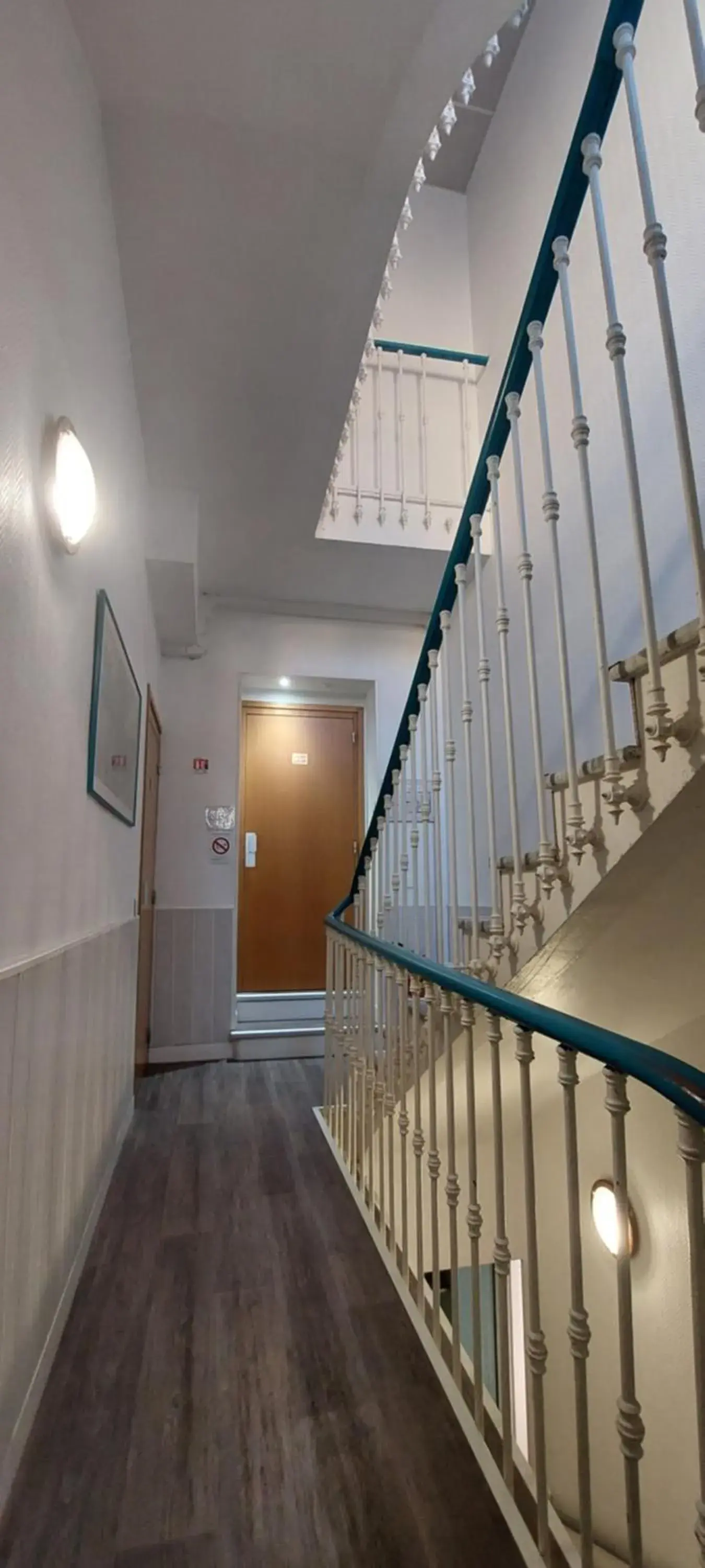 Property building in Hotel Parisien Property building in Hotel Parisien