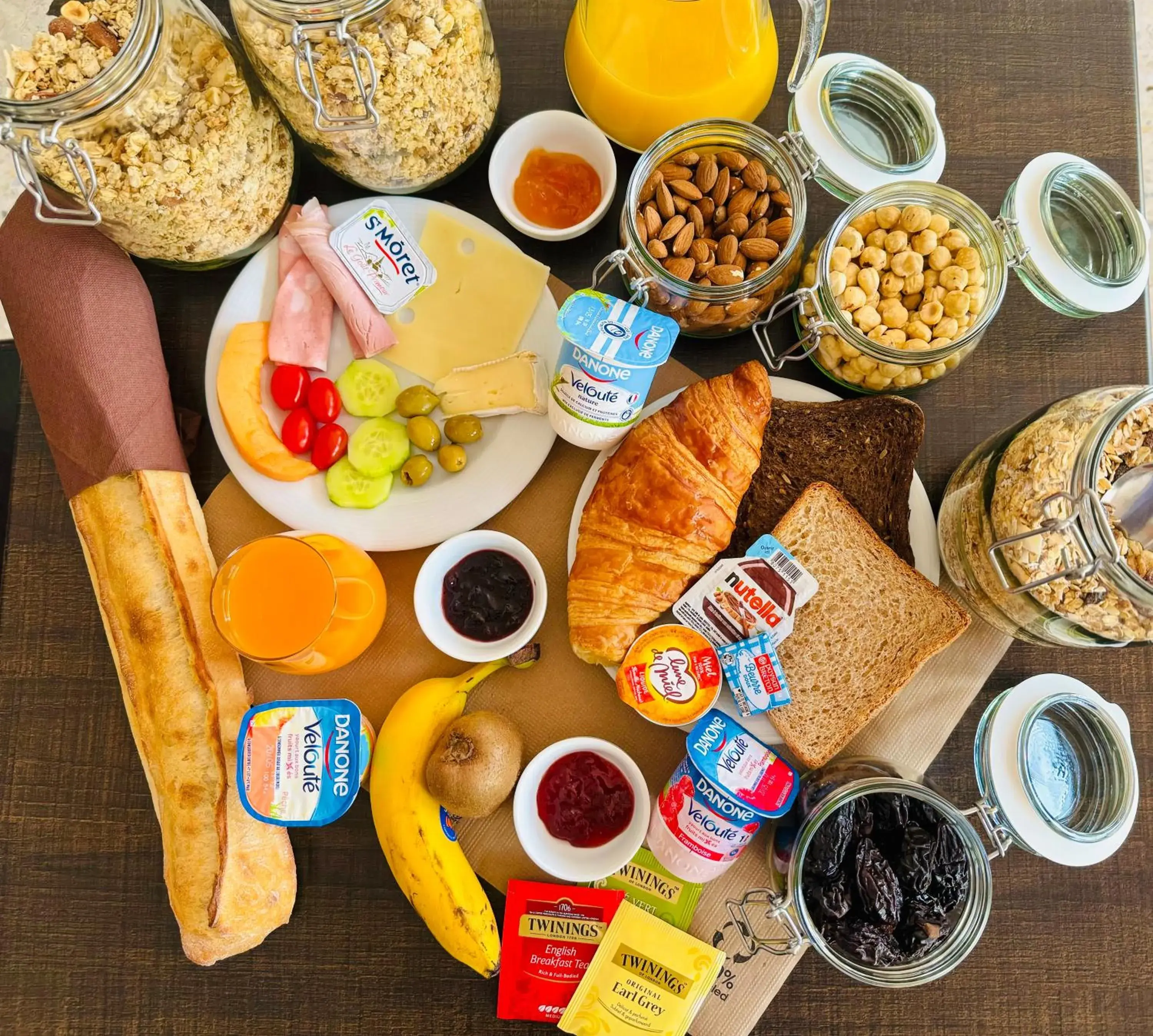 Breakfast in Hotel Parisien Breakfast in Hotel Parisien