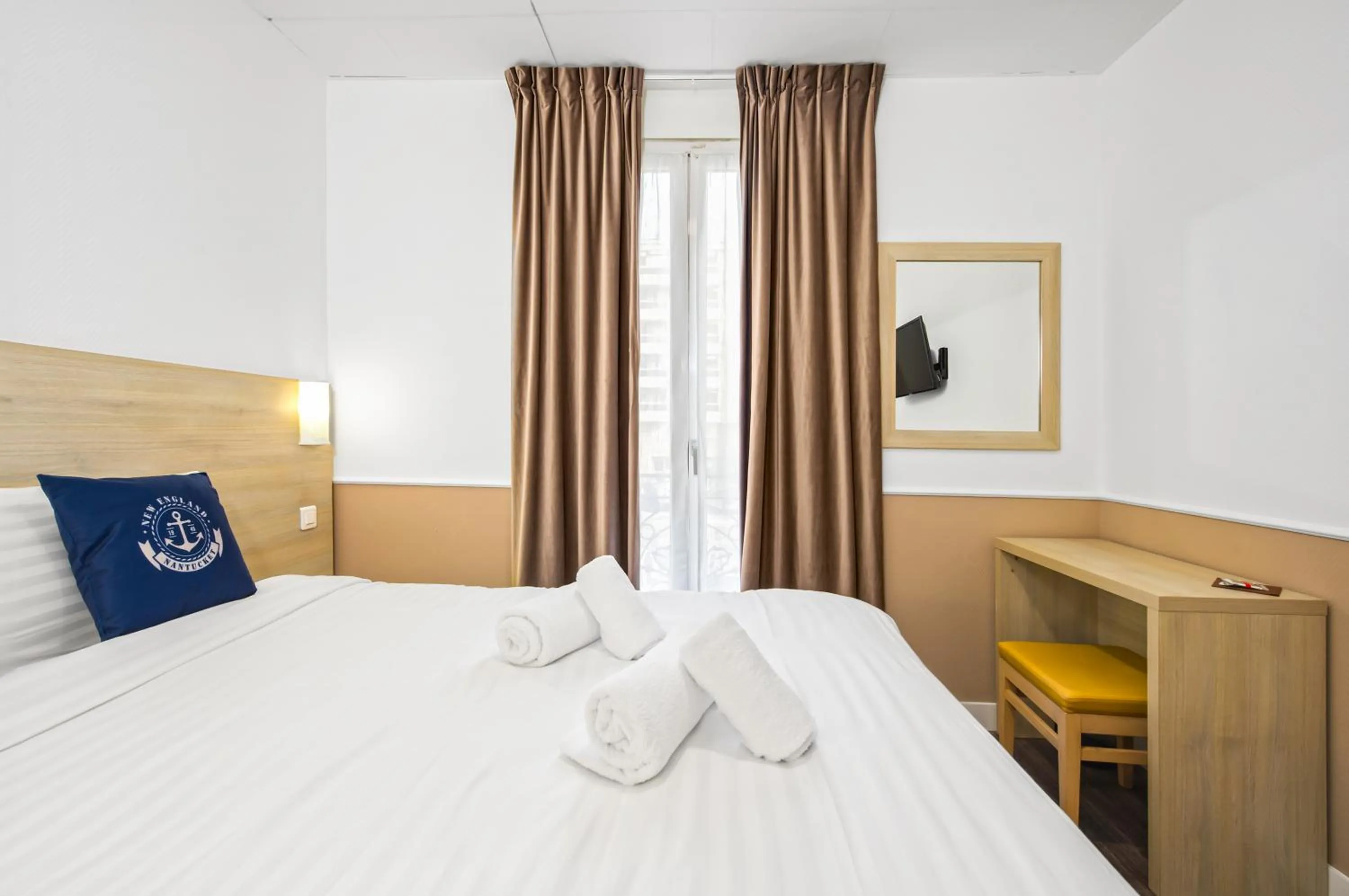 Bed in Hotel Parisien