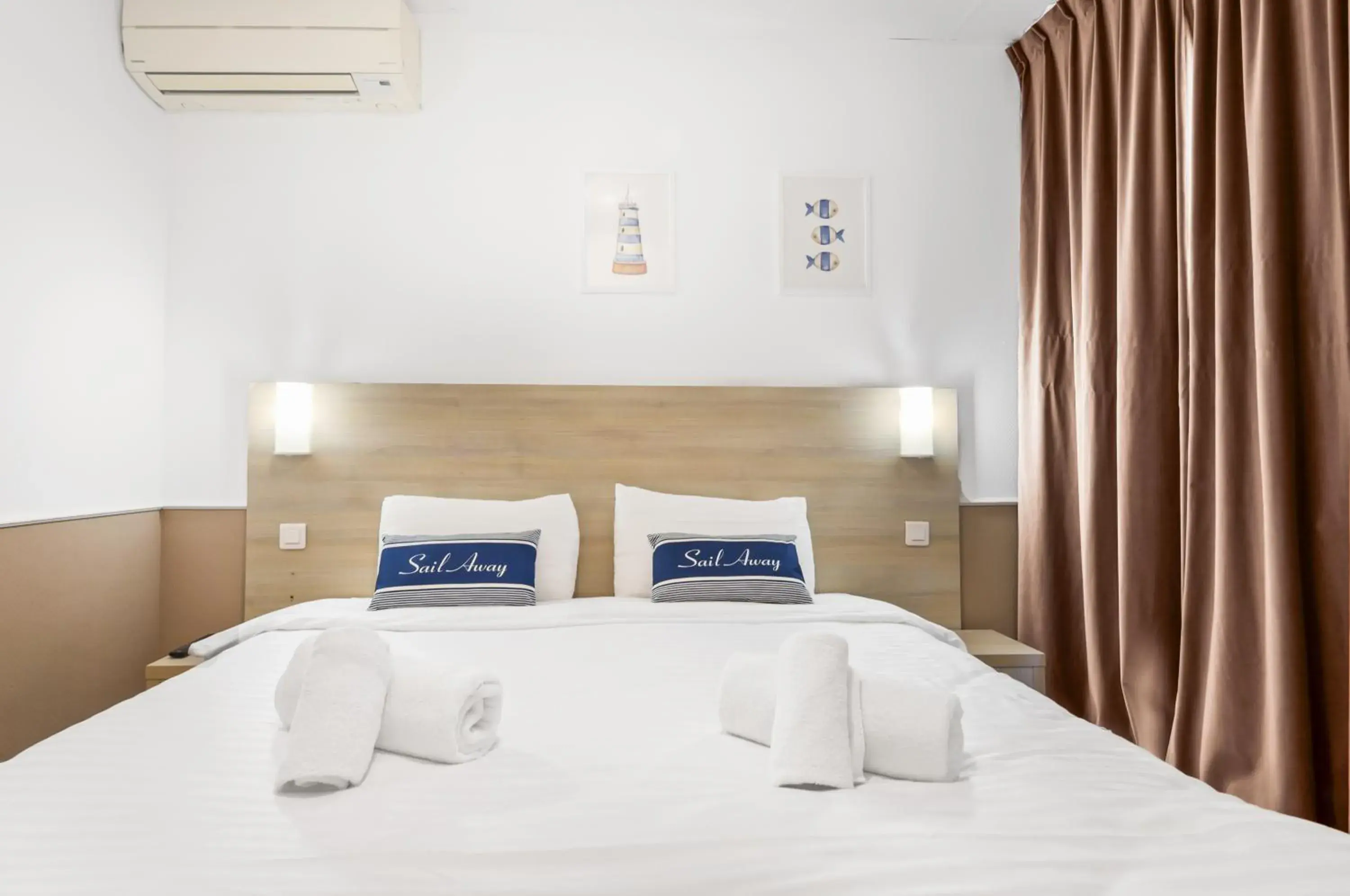 Photo of the whole room, Bed in Hotel Parisien Photo of the whole room, Bed in Hotel Parisien