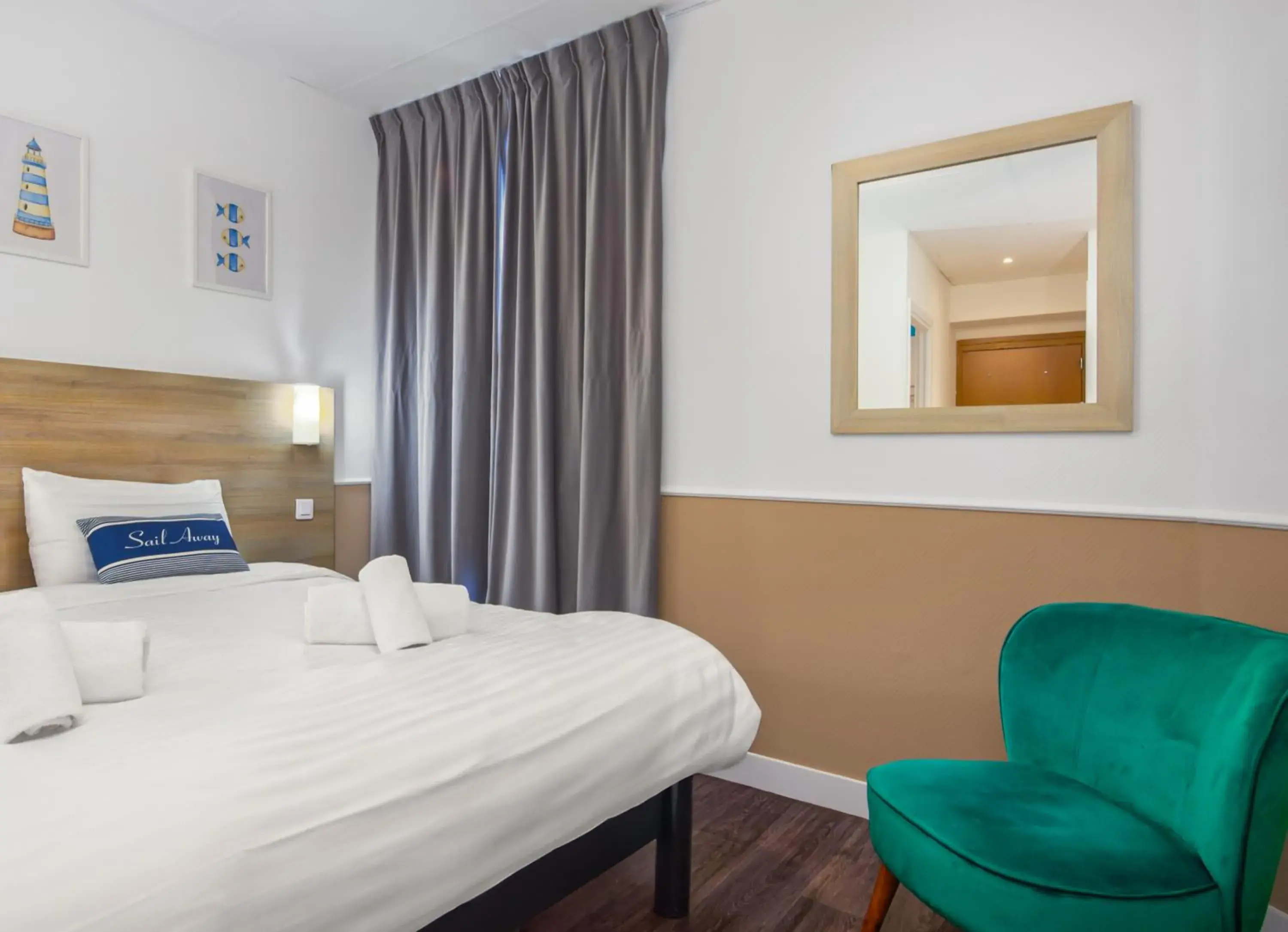 Photo of the whole room, Bed in Hotel Parisien Photo of the whole room, Bed in Hotel Parisien