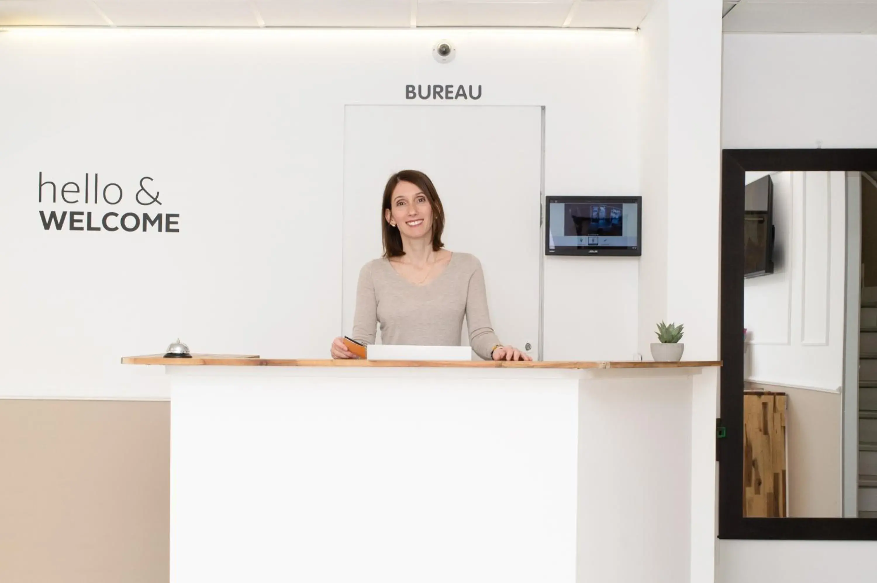 Lobby or reception in Hotel Parisien Lobby or reception in Hotel Parisien