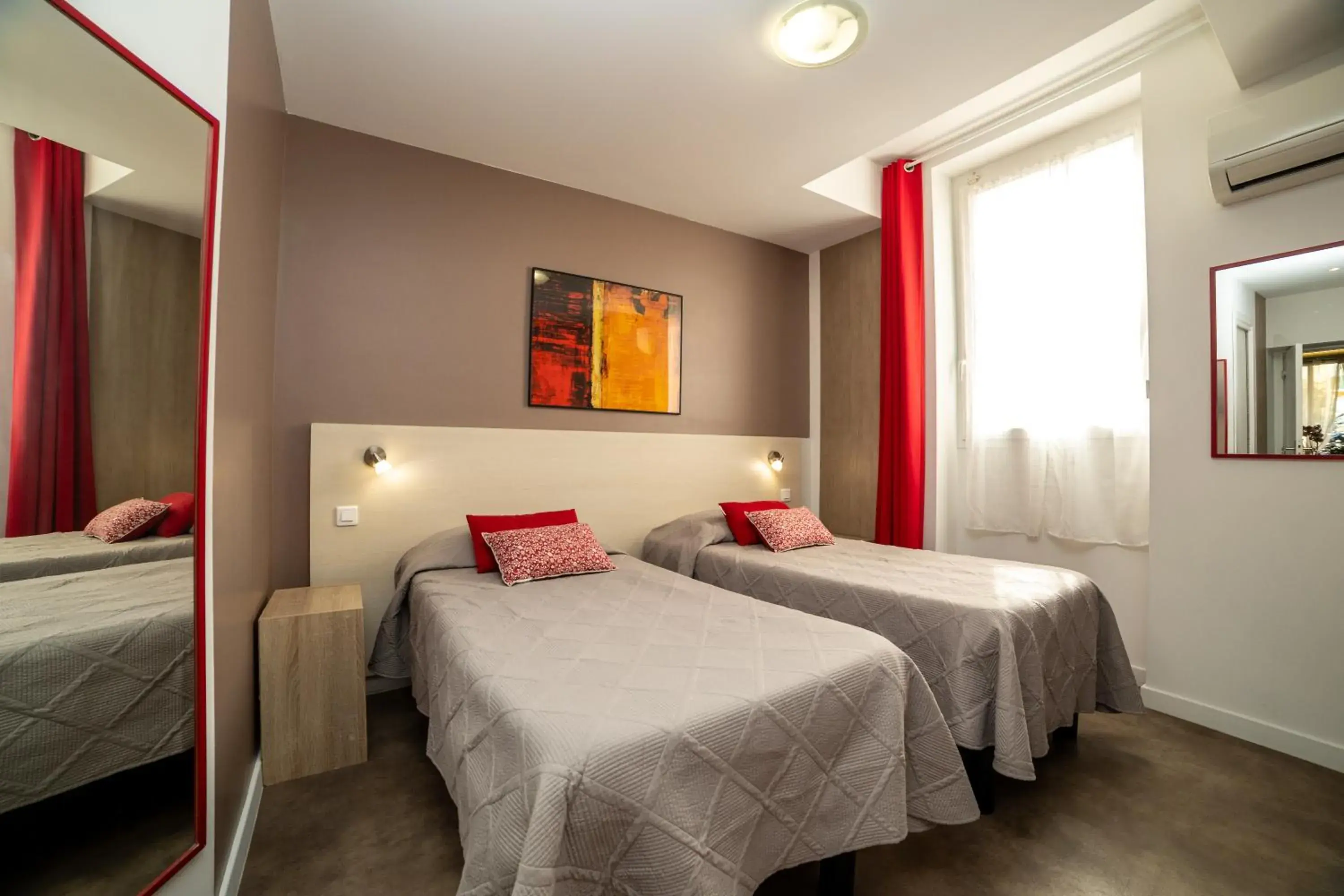 Bedroom, Bed in Hotel Parisien Bedroom, Bed in Hotel Parisien