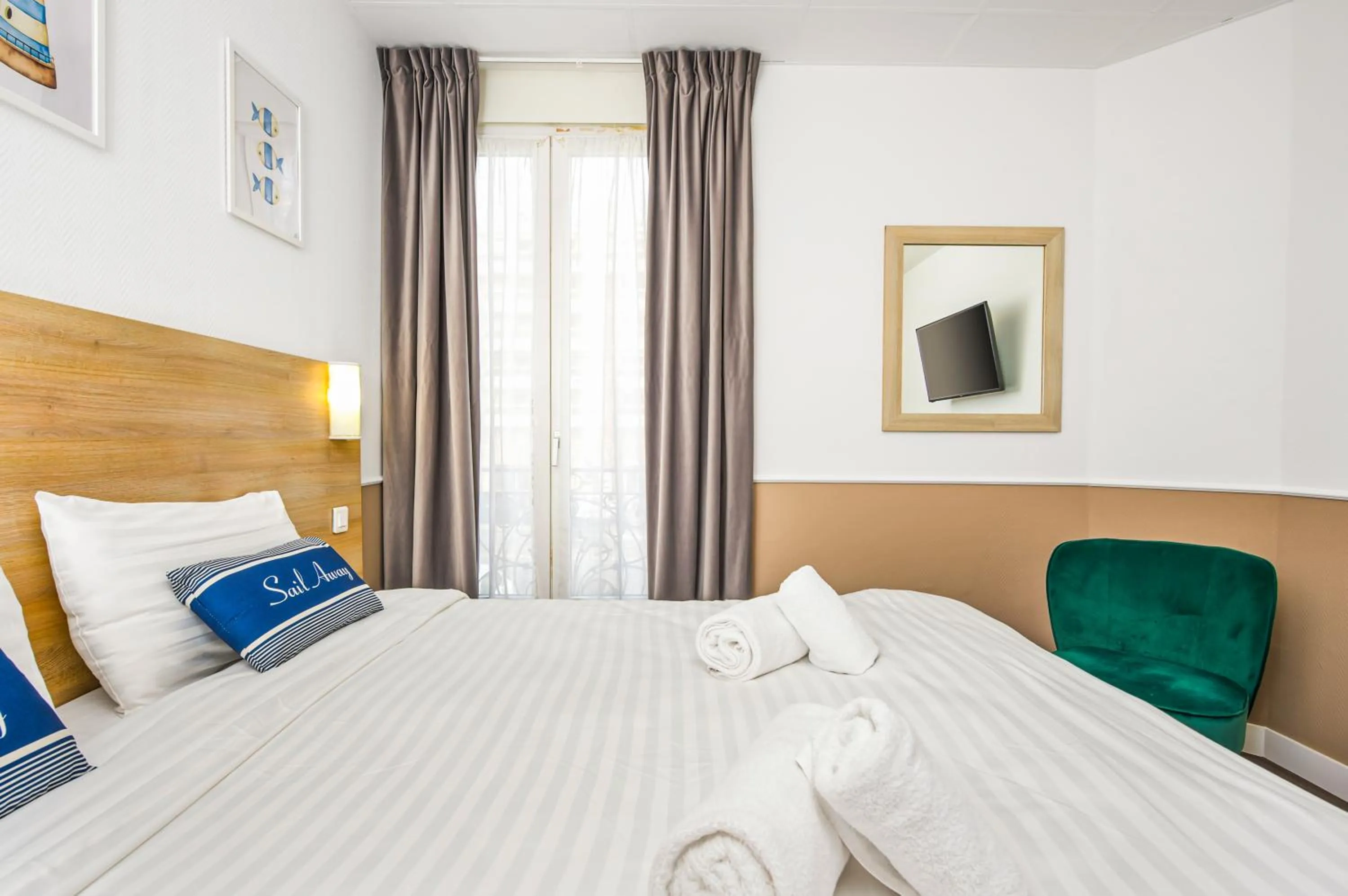 Bed in Hotel Parisien