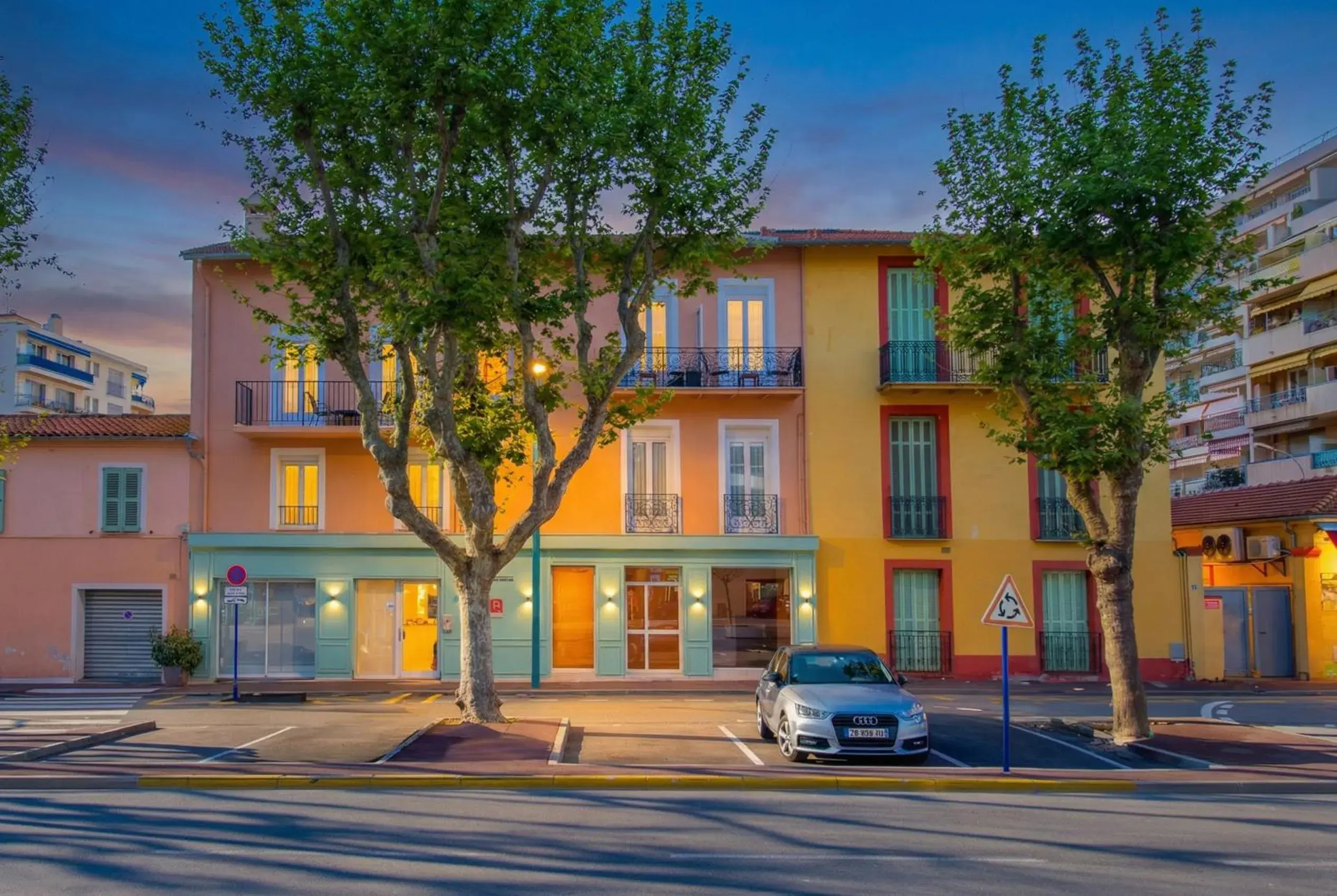 Property building in Hotel Parisien Property building in Hotel Parisien