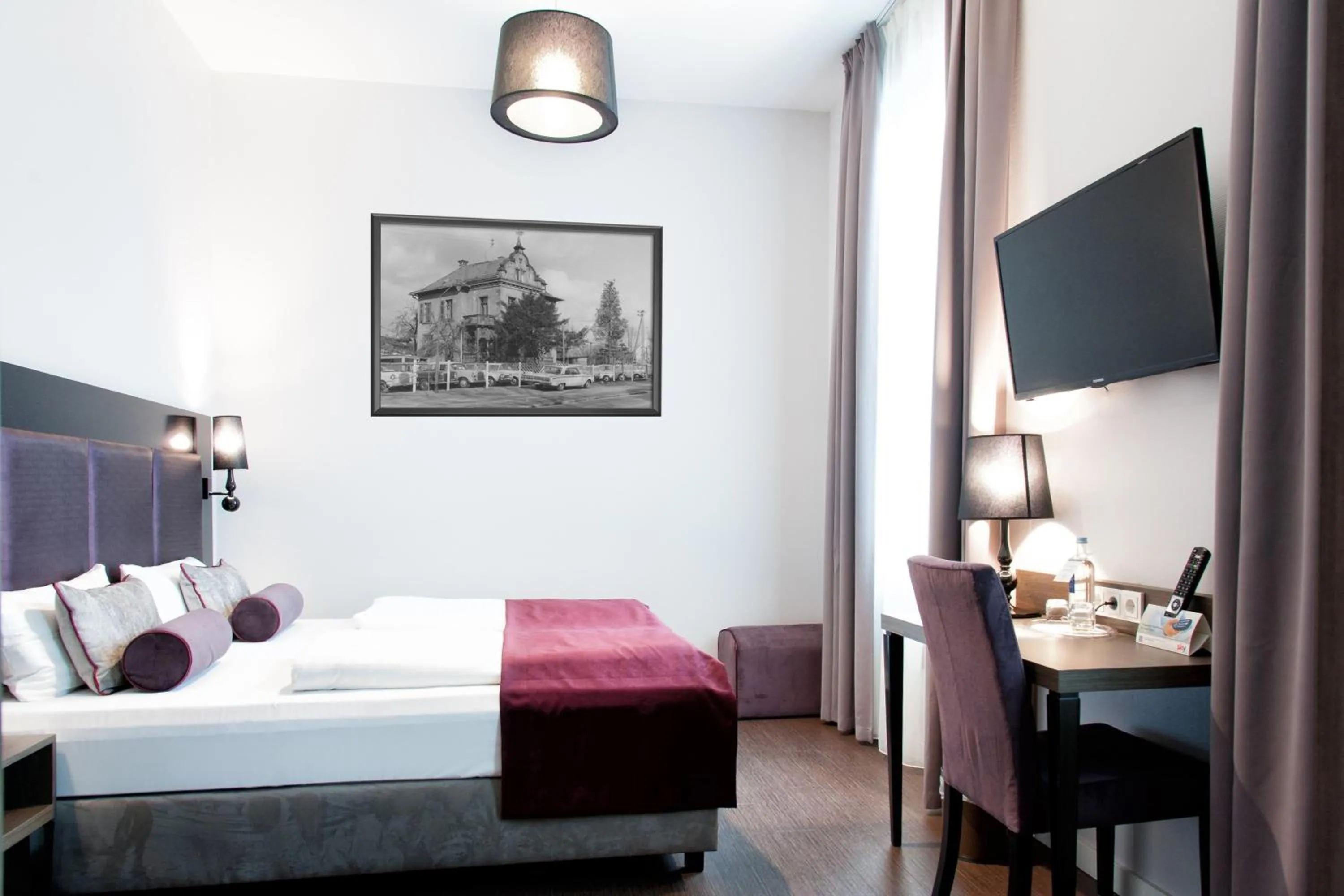 Photo of the whole room, Bed in Arena an der Friedberger Warte