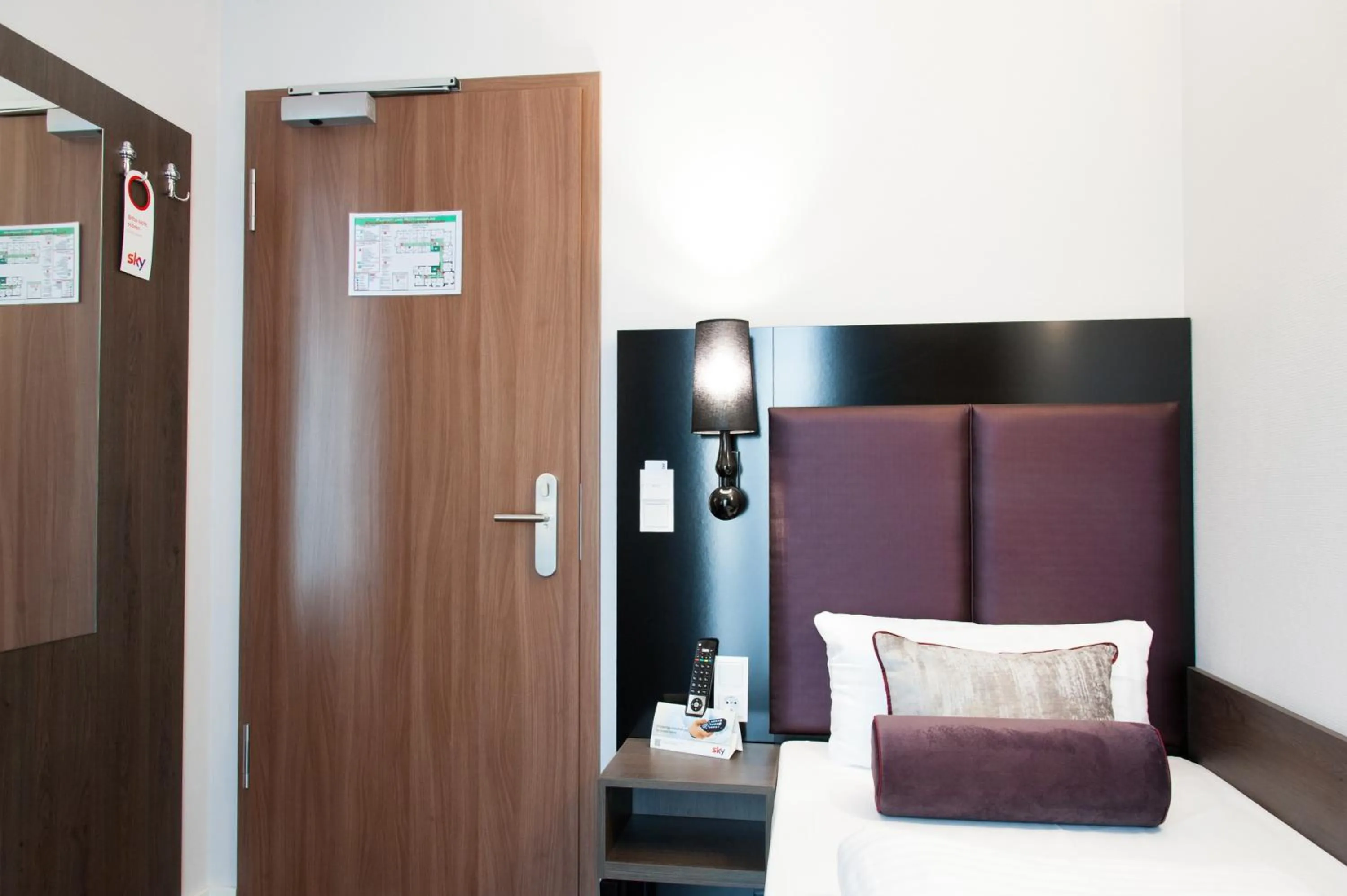 Photo of the whole room, Bed in Arena an der Friedberger Warte