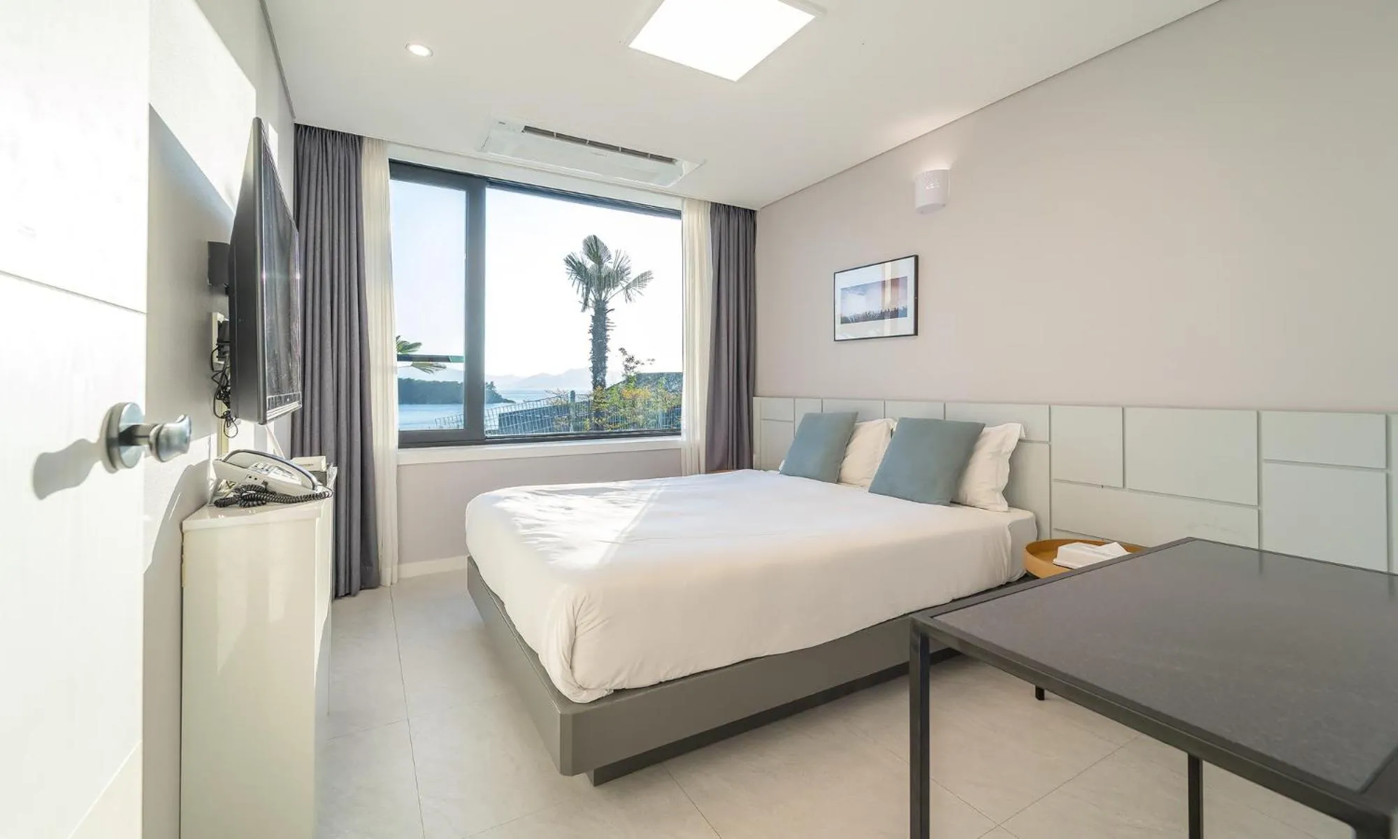 Bed in Arte Resort Spa & Pool Villa