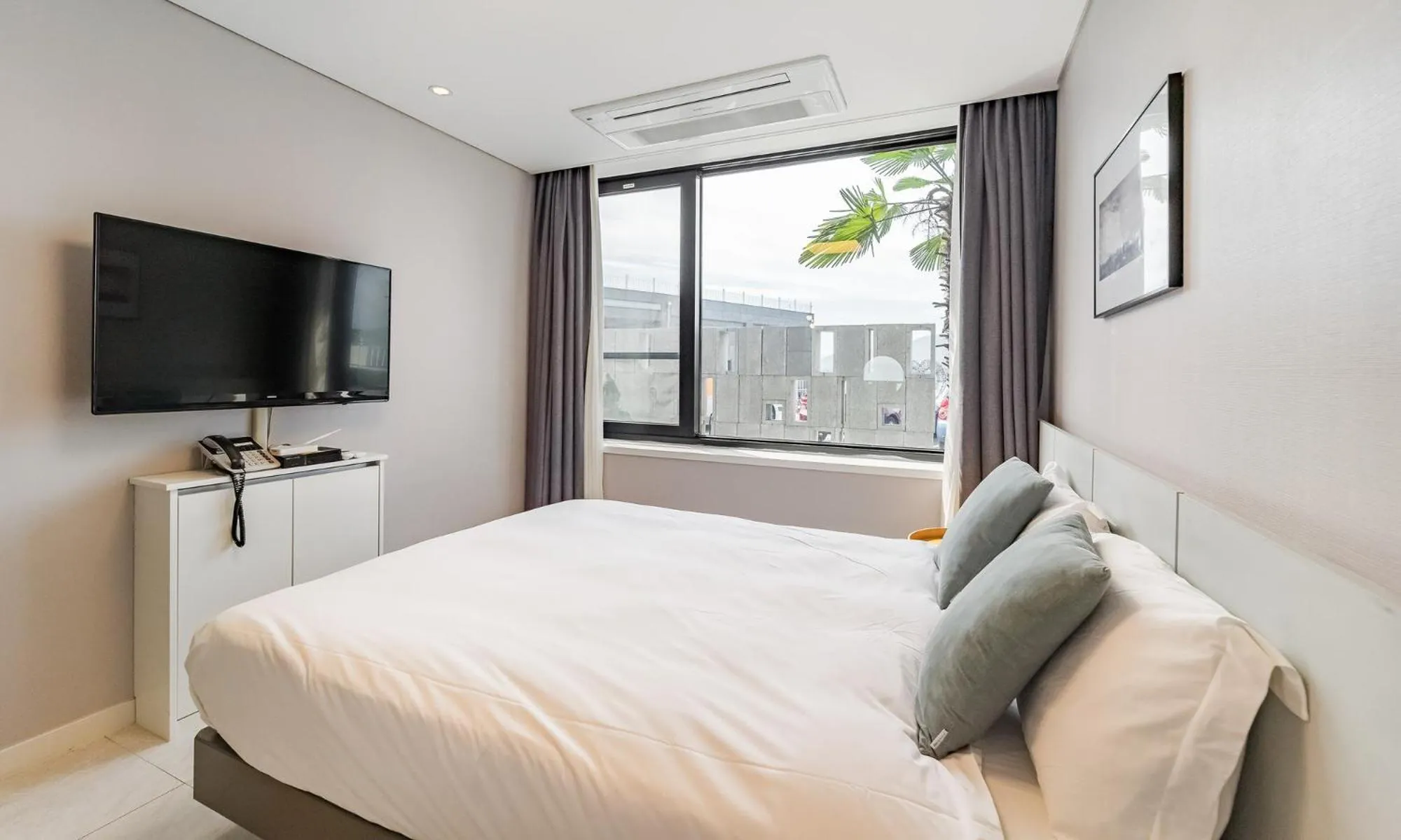 Bed in Arte Resort Spa & Pool Villa