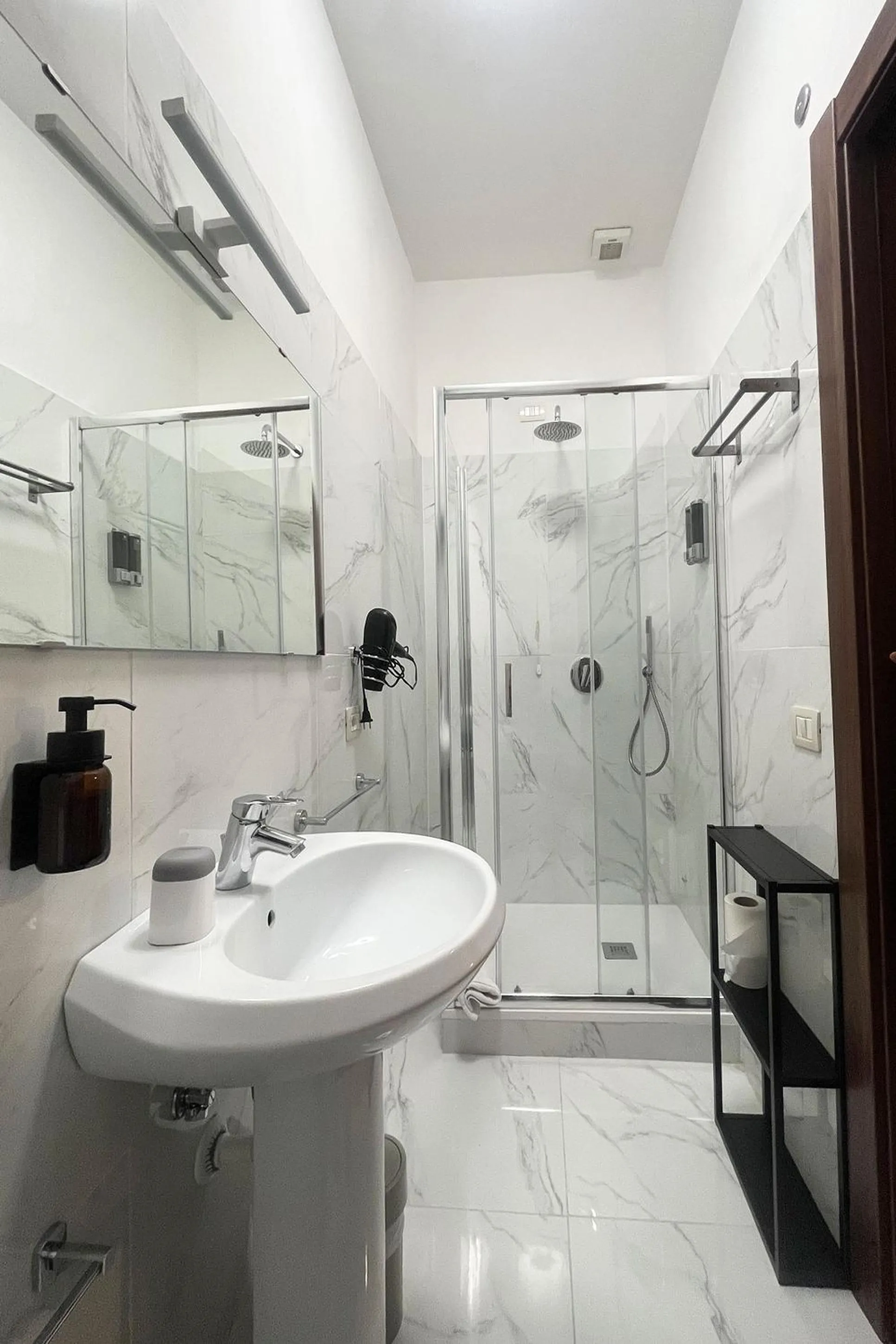 Shower in Monti49 GuestHouse