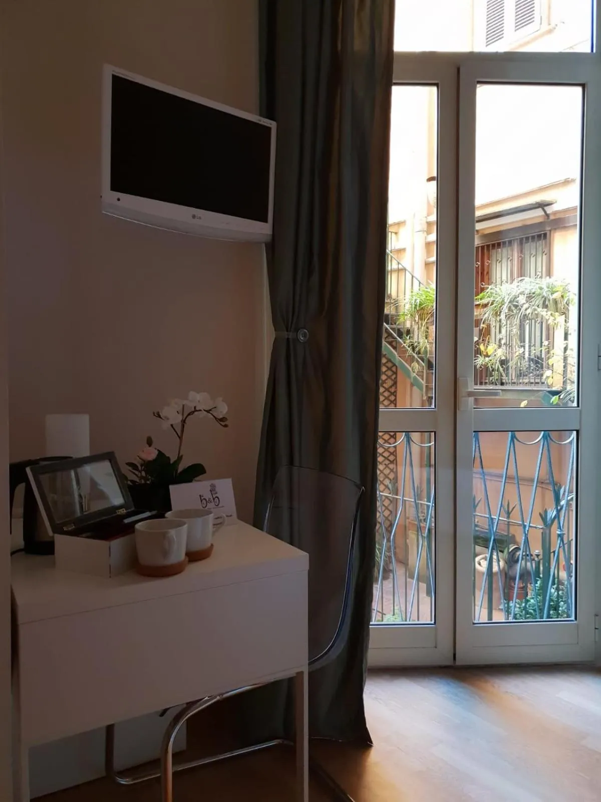 Inner courtyard view in Monti49 GuestHouse