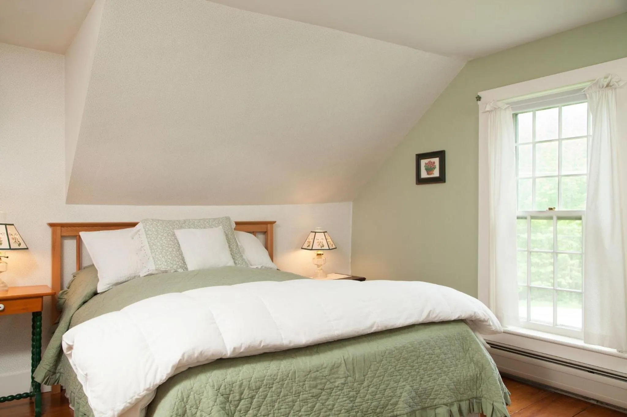 Bed in The Featherbed Inn & Nordic Spa
