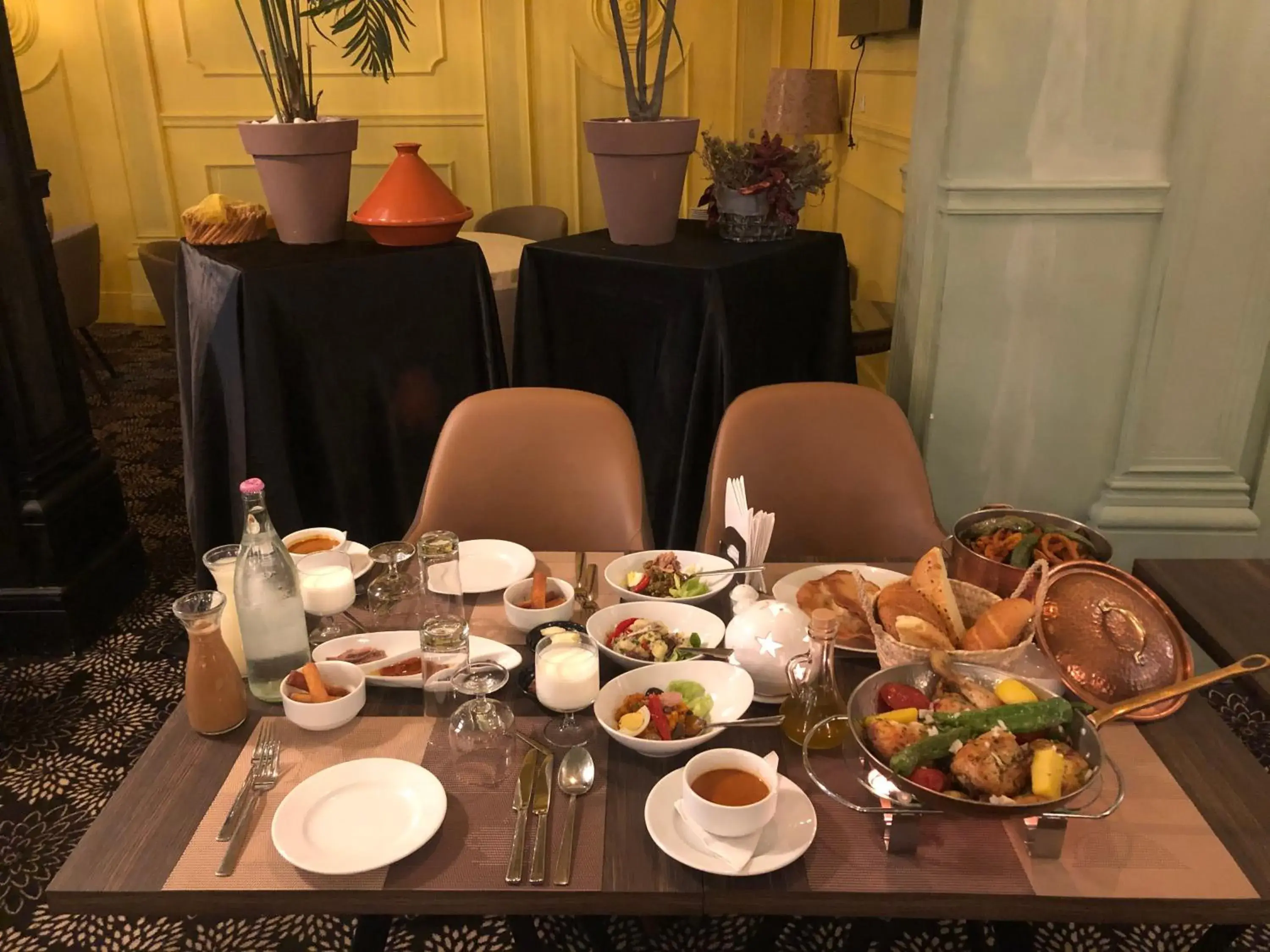 Restaurant/places to eat in Hôtel La Maison Blanche Restaurant/places to eat in Hôtel La Maison Blanche