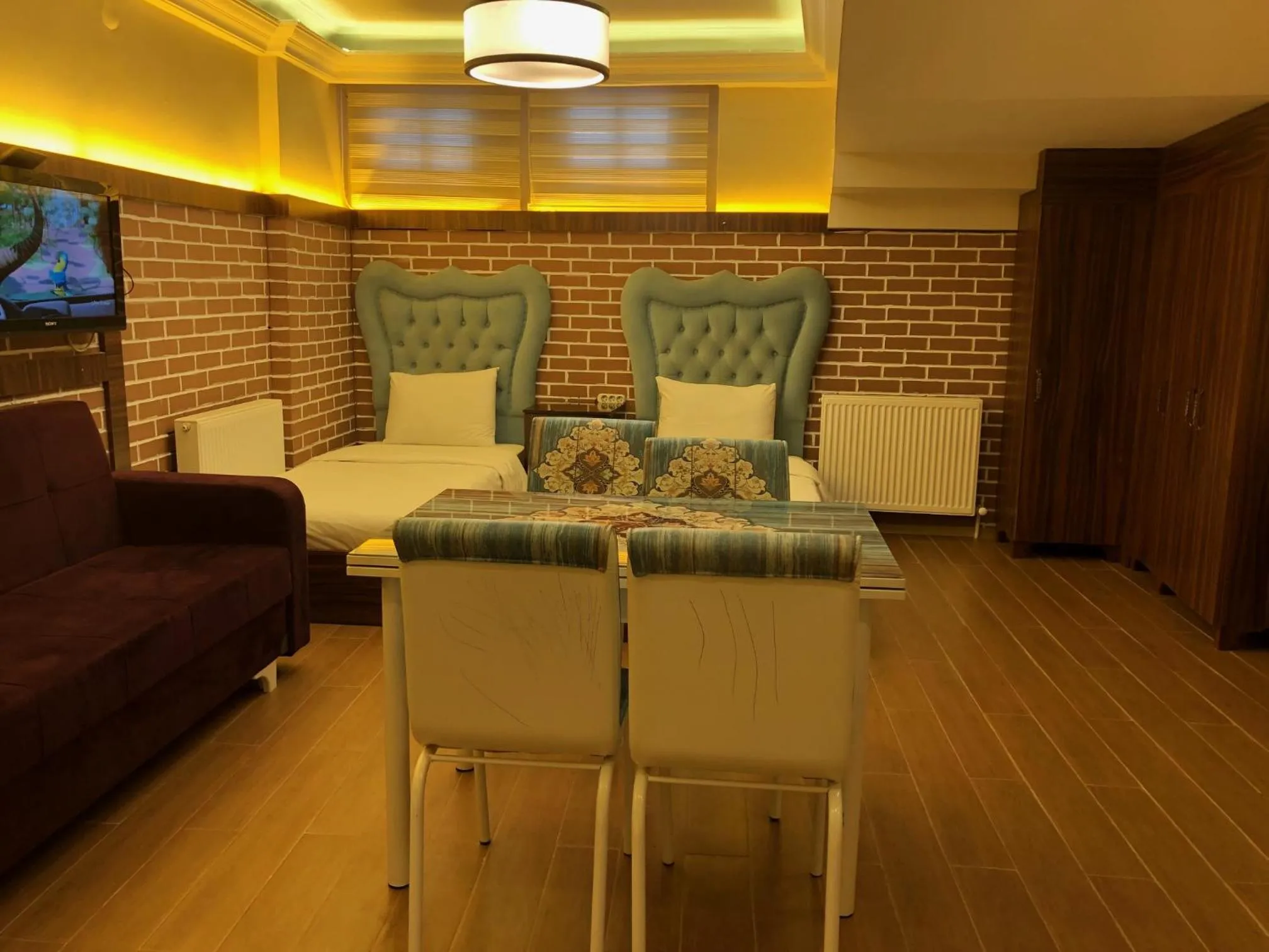 Dining area in Rose Mansion by Otantik Suites