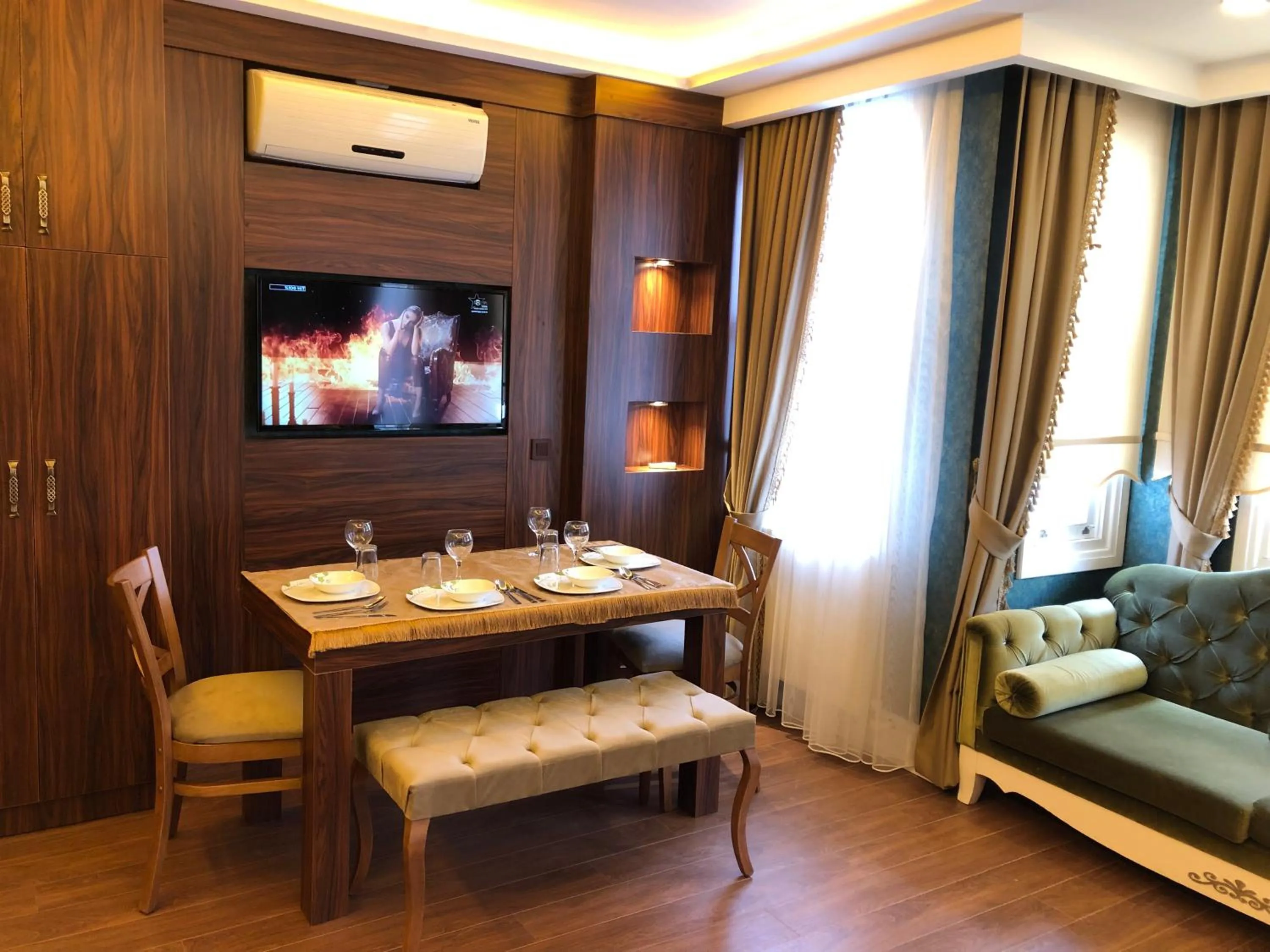 Living room in Rose Mansion by Otantik Suites