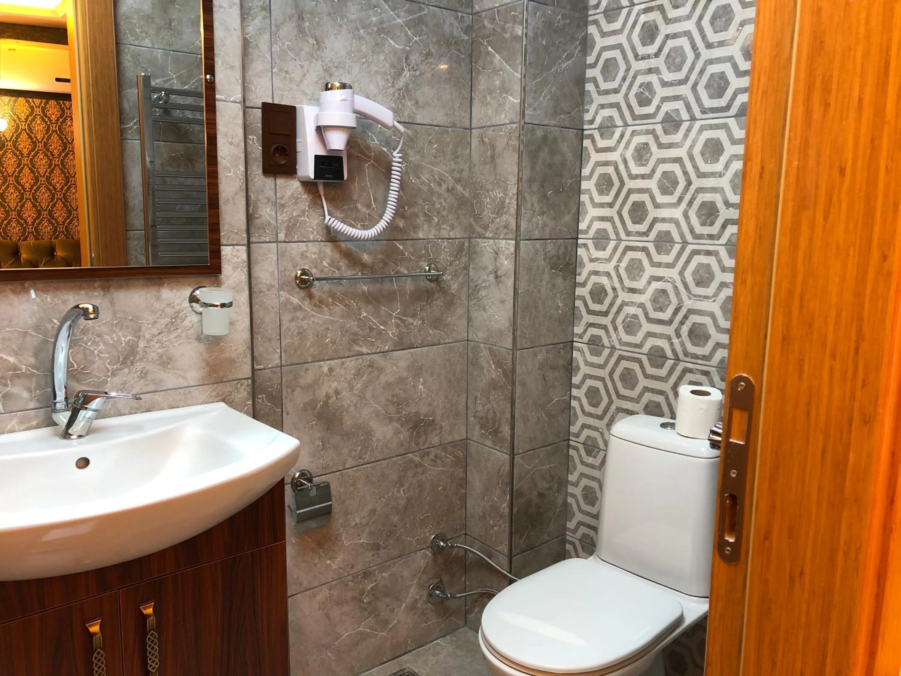 Bathroom in Rose Mansion by Otantik Suites