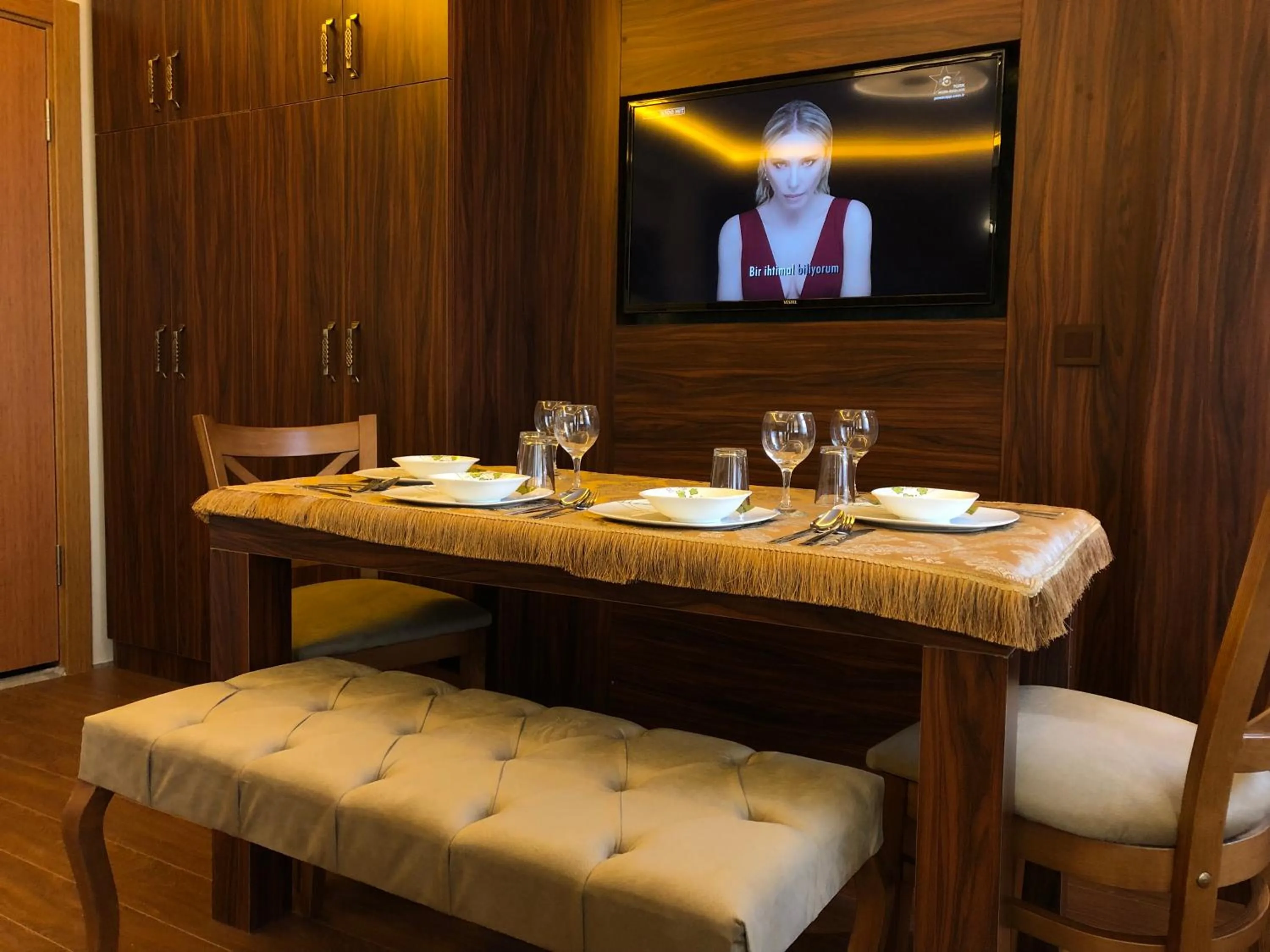 Dining area in Rose Mansion by Otantik Suites