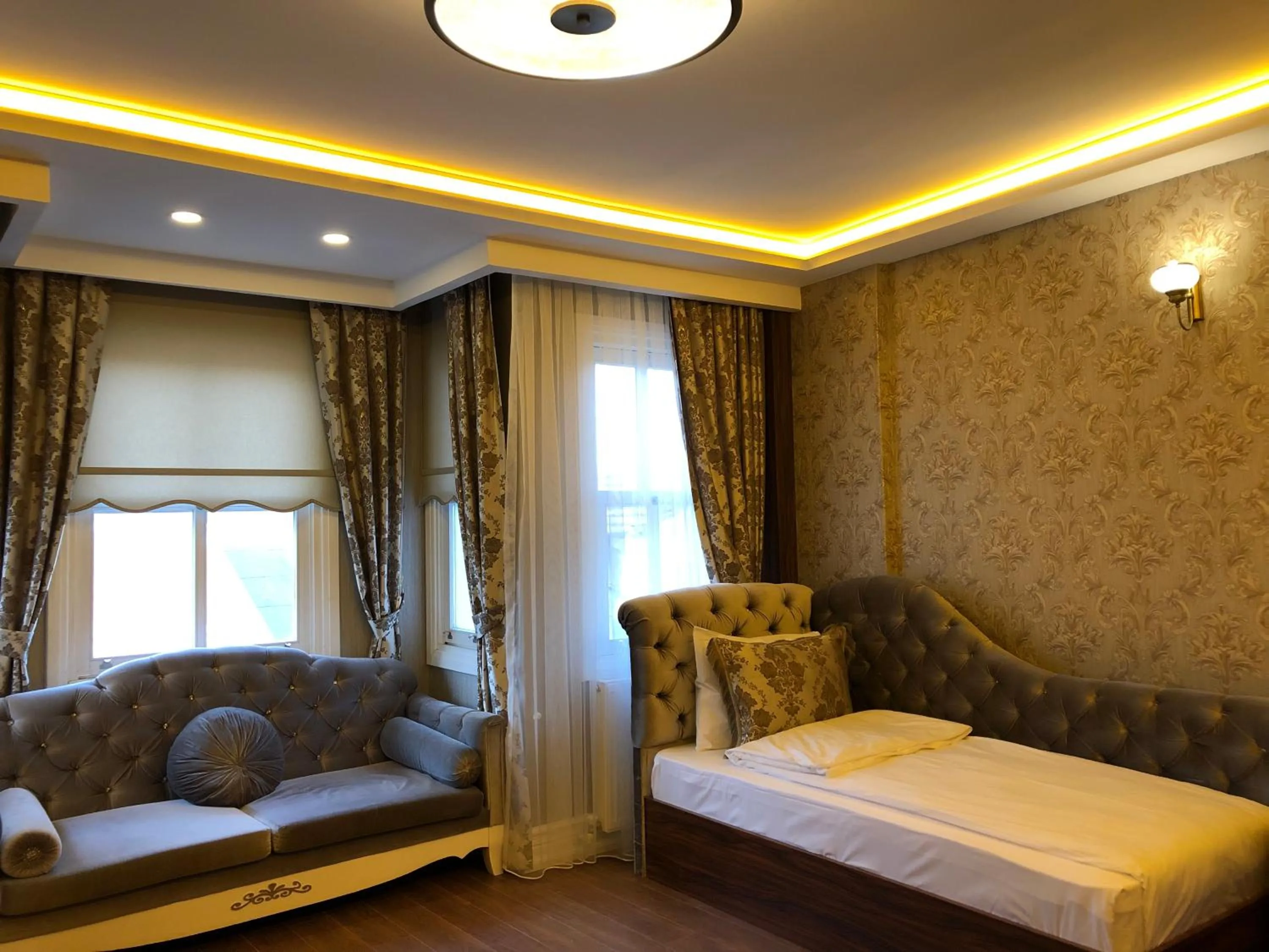 Living room, Bed in Rose Mansion by Otantik Suites