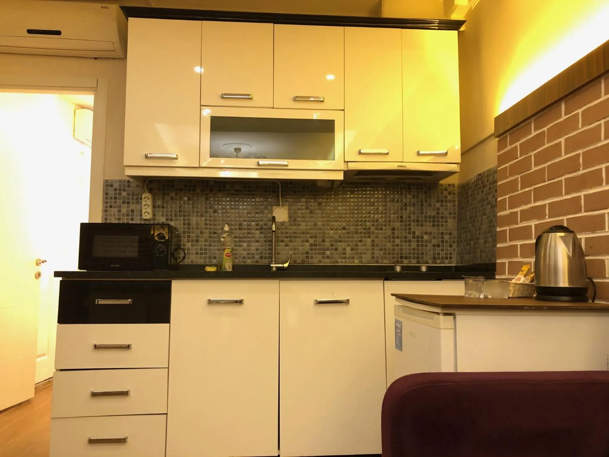 Coffee/tea facilities in Rose Mansion by Otantik Suites