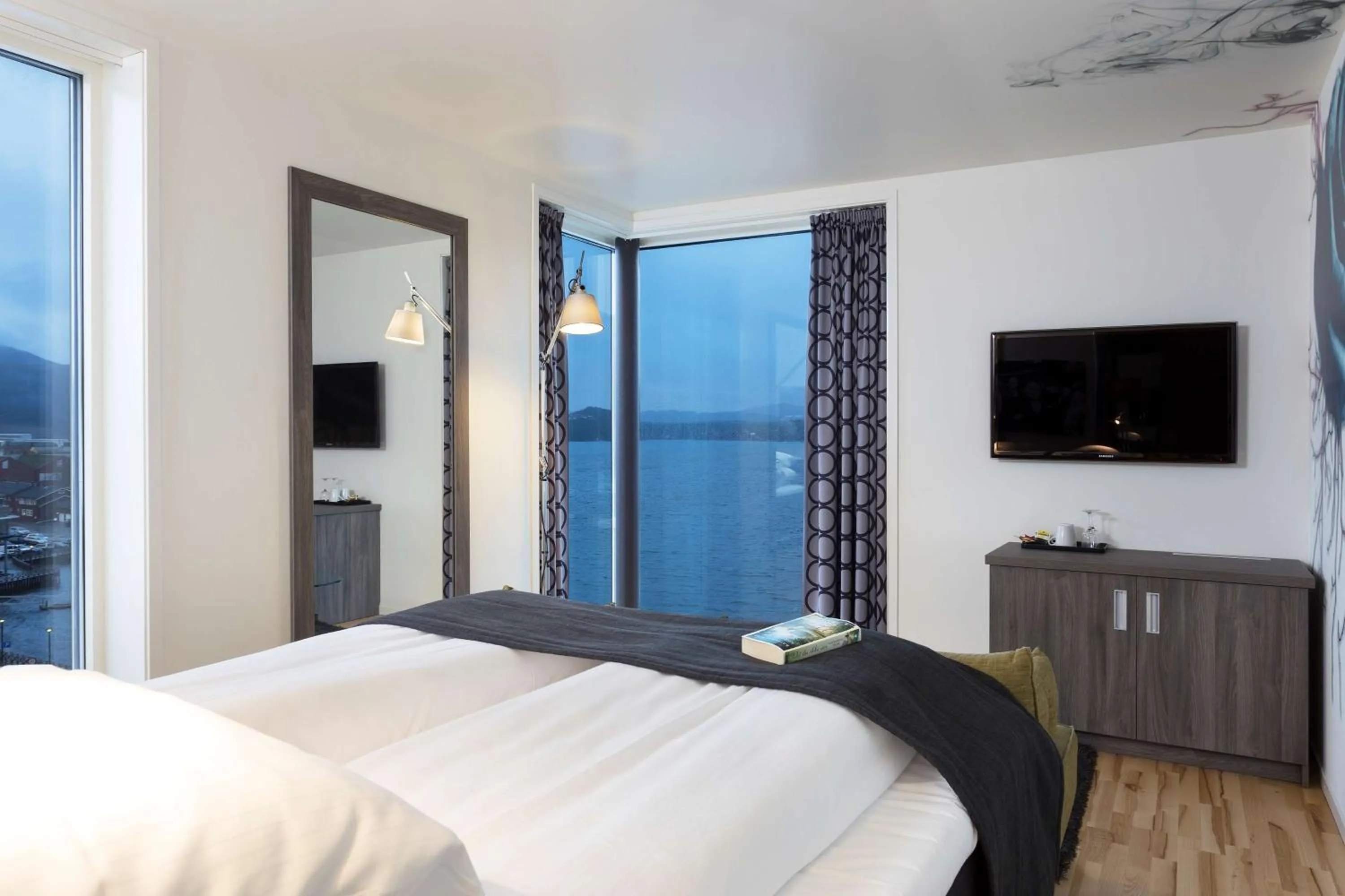 Photo of the whole room, Bed in Scandic Rock City