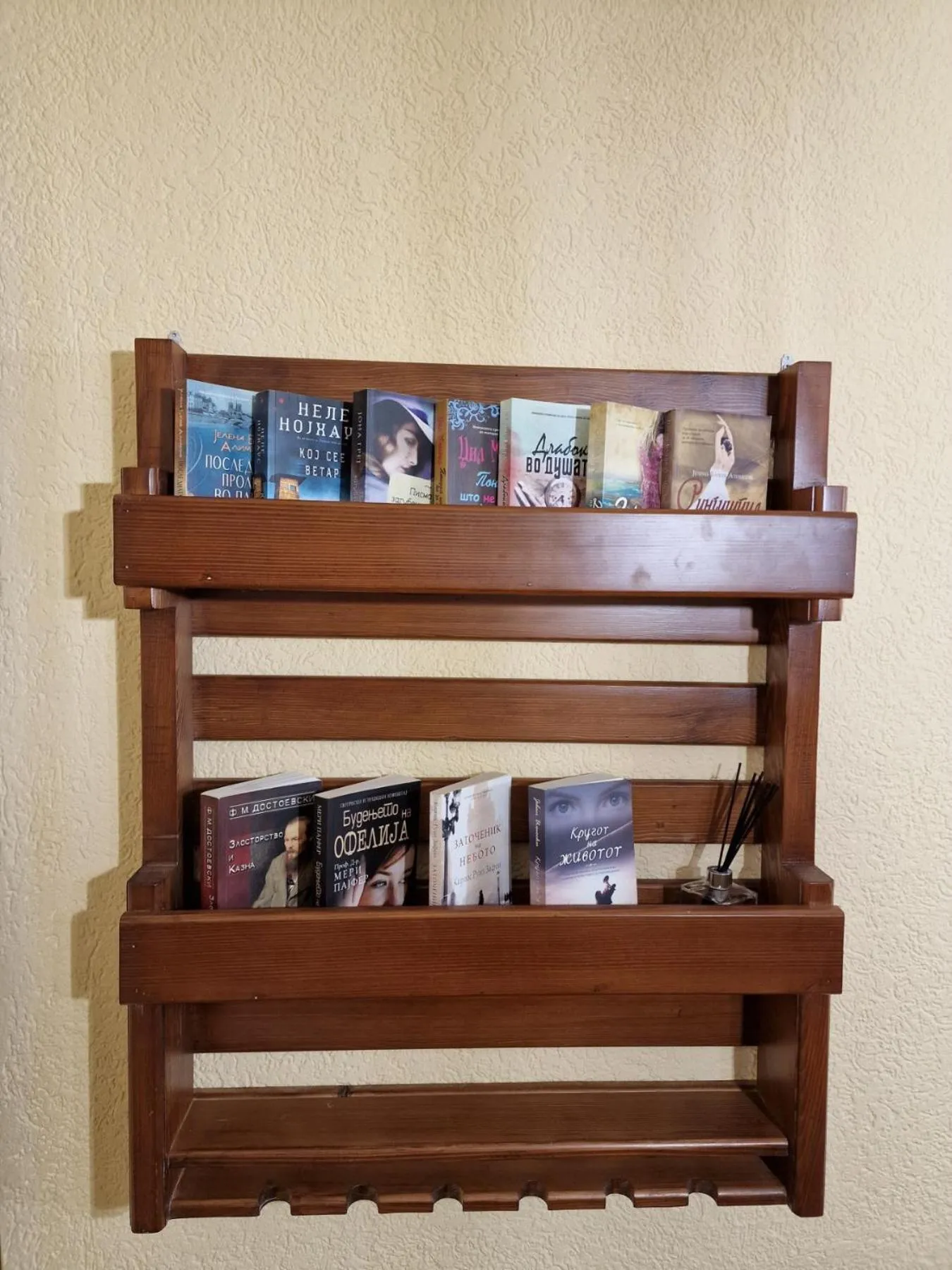 Library in Villa Beti