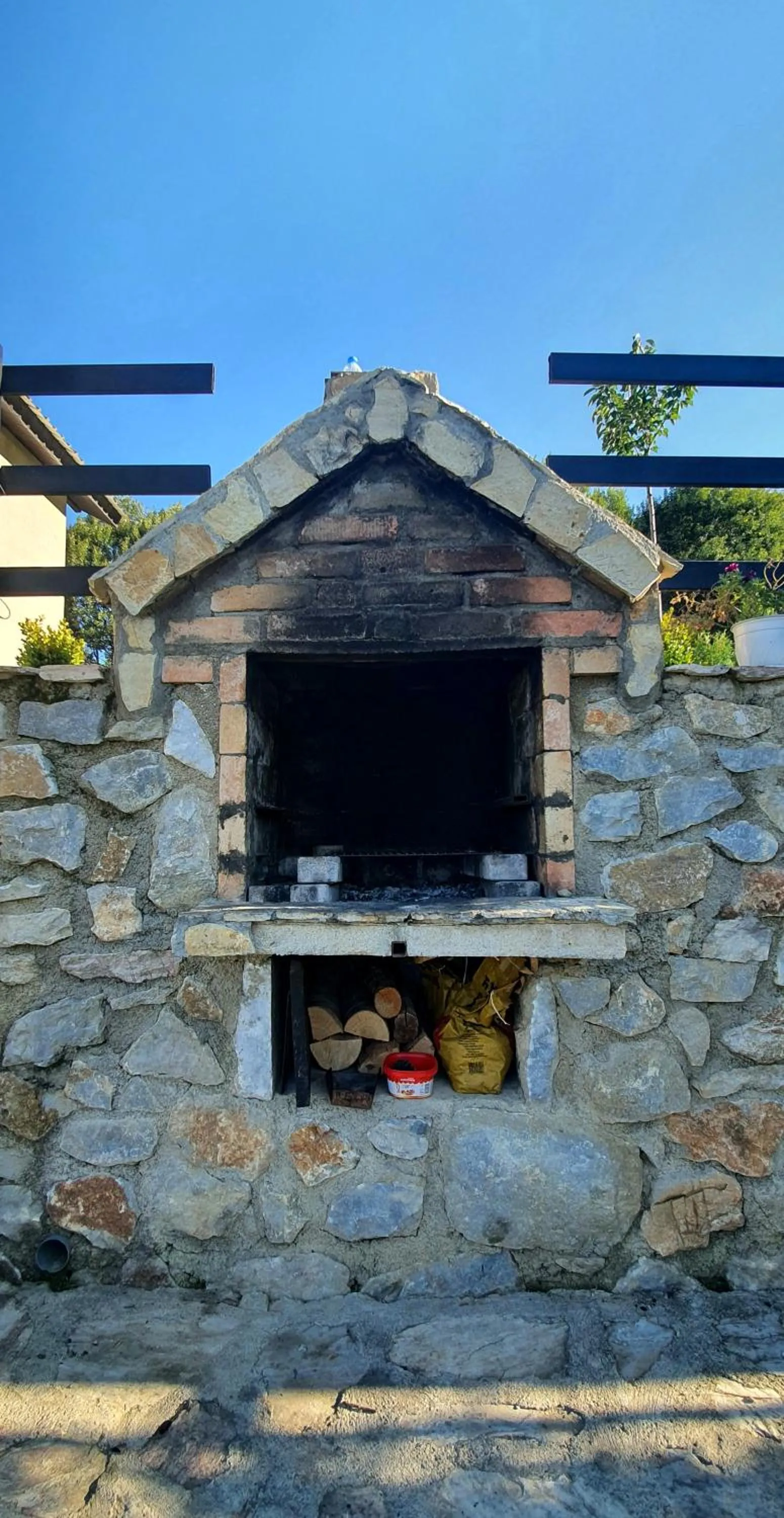 BBQ facilities in Villa Beti