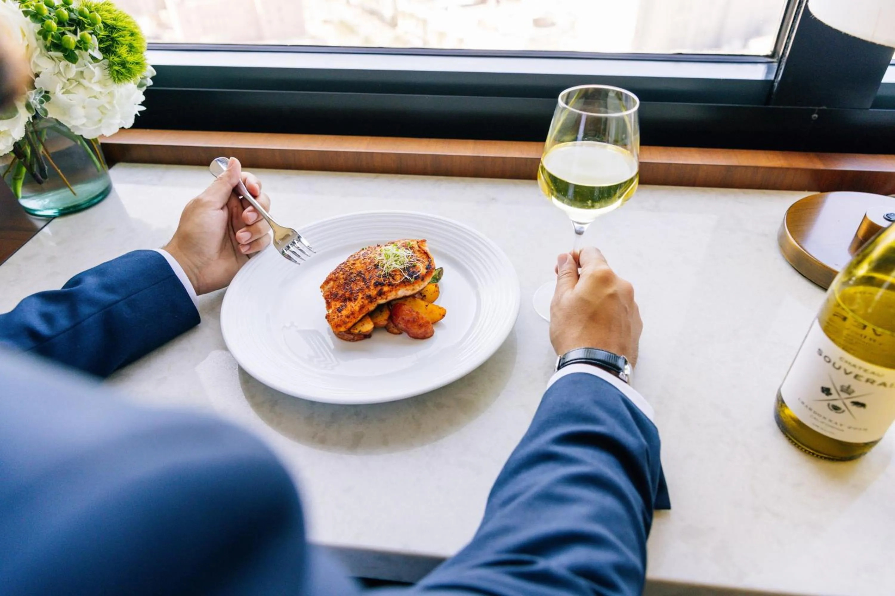 Photo of the whole room in JW Marriott New Orleans