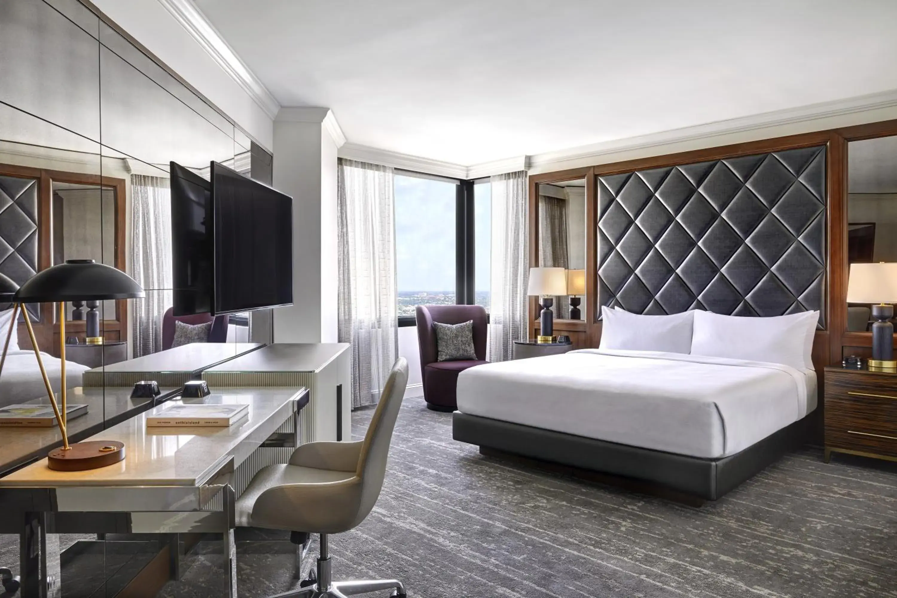 Executive Corner King Room in JW Marriott New Orleans Executive Corner King Room in JW Marriott New Orleans