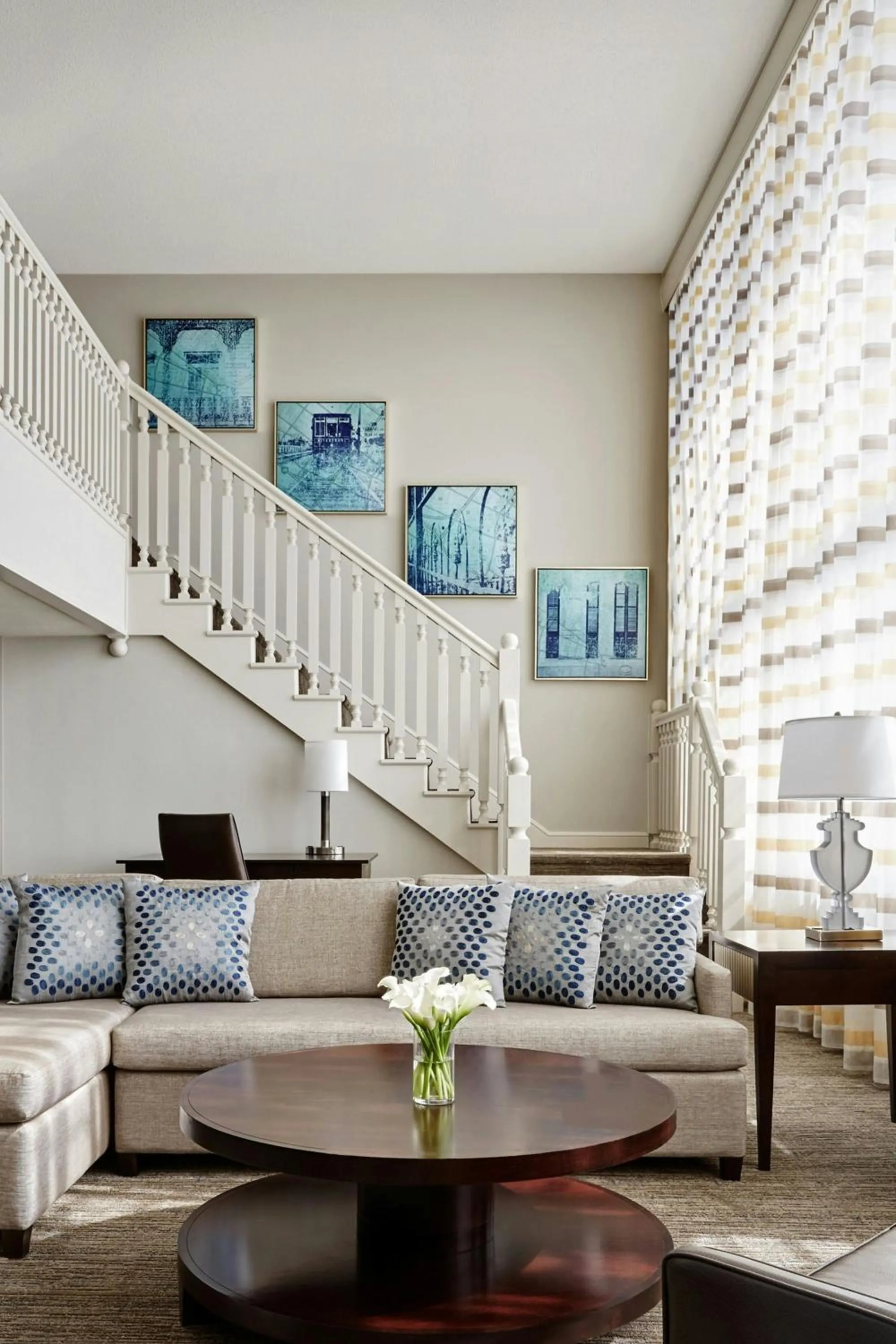 Living room in New Orleans Marriott